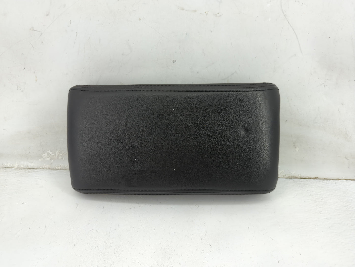 2008-2012 Chevrolet Malibu Center Console Armrest Cover Lid Fits Fits 2008 2009 2010 2011 2012 OEM Used Auto Parts - Oemused