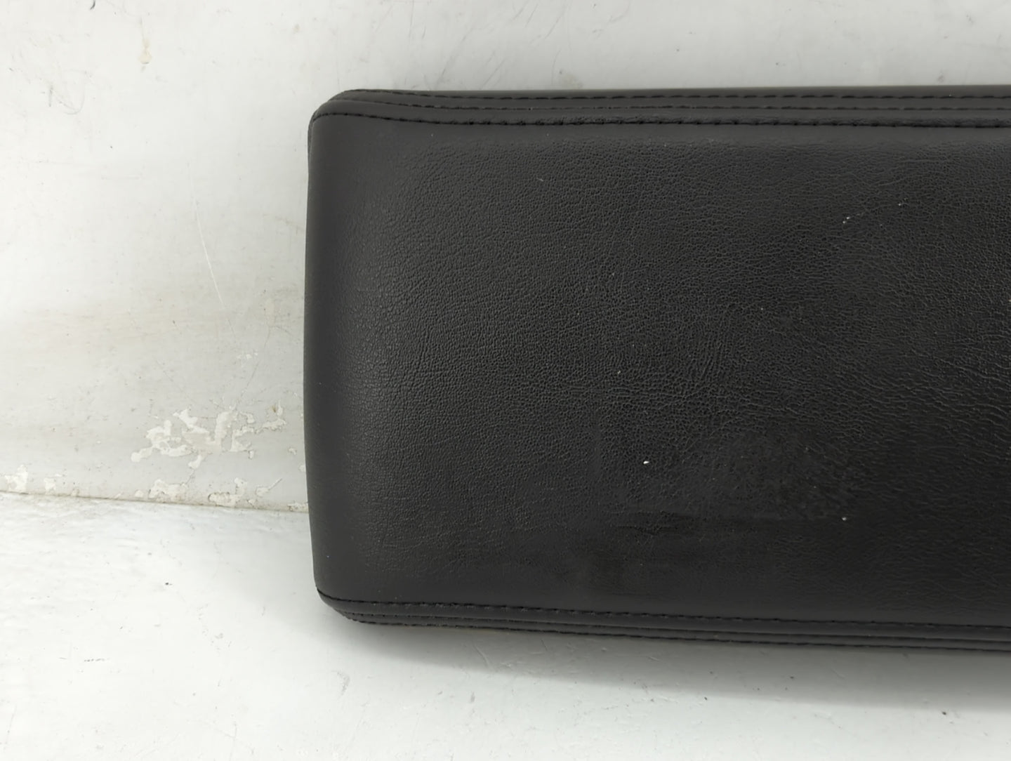 2008-2012 Chevrolet Malibu Center Console Armrest Cover Lid Fits Fits 2008 2009 2010 2011 2012 OEM Used Auto Parts - Oemused