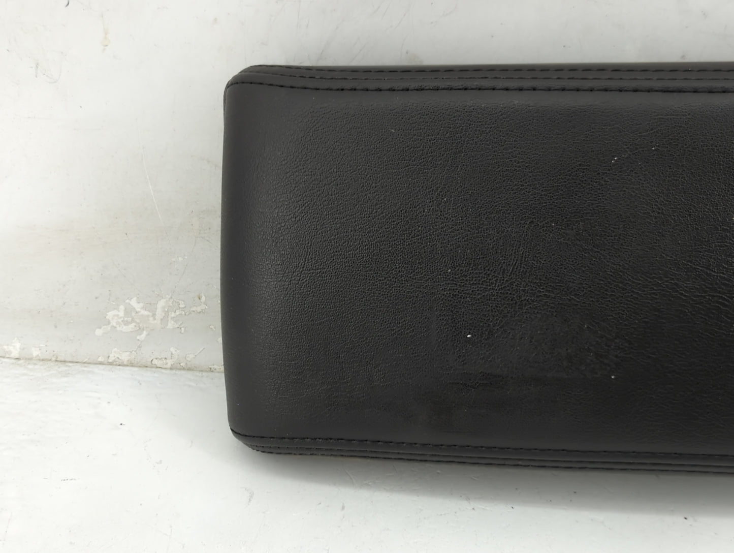 2008-2012 Chevrolet Malibu Center Console Armrest Cover Lid Fits Fits 2008 2009 2010 2011 2012 OEM Used Auto Parts - Oemused