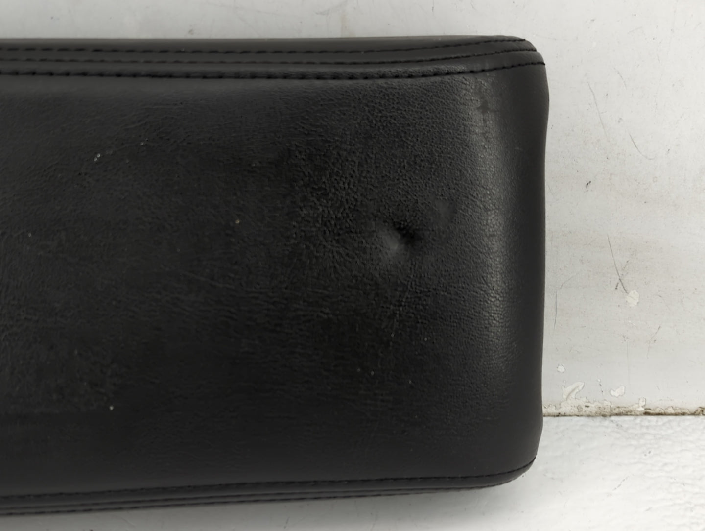 2008-2012 Chevrolet Malibu Center Console Armrest Cover Lid Fits Fits 2008 2009 2010 2011 2012 OEM Used Auto Parts - Oemused