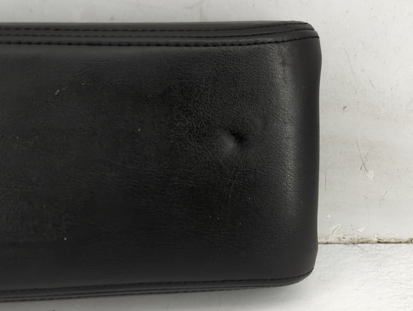 2008-2012 Chevrolet Malibu Center Console Armrest Cover Lid Fits Fits 2008 2009 2010 2011 2012 OEM Used Auto Parts - Oemused