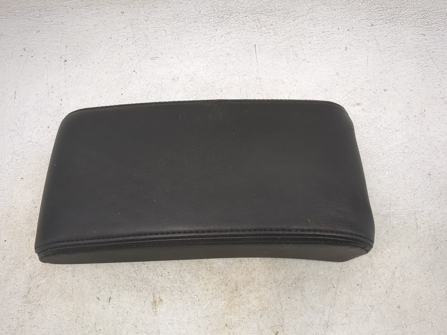 2008-2012 Chevrolet Malibu Center Console Armrest Cover Lid Fits Fits 2008 2009 2010 2011 2012 OEM Used Auto Parts - Oemused