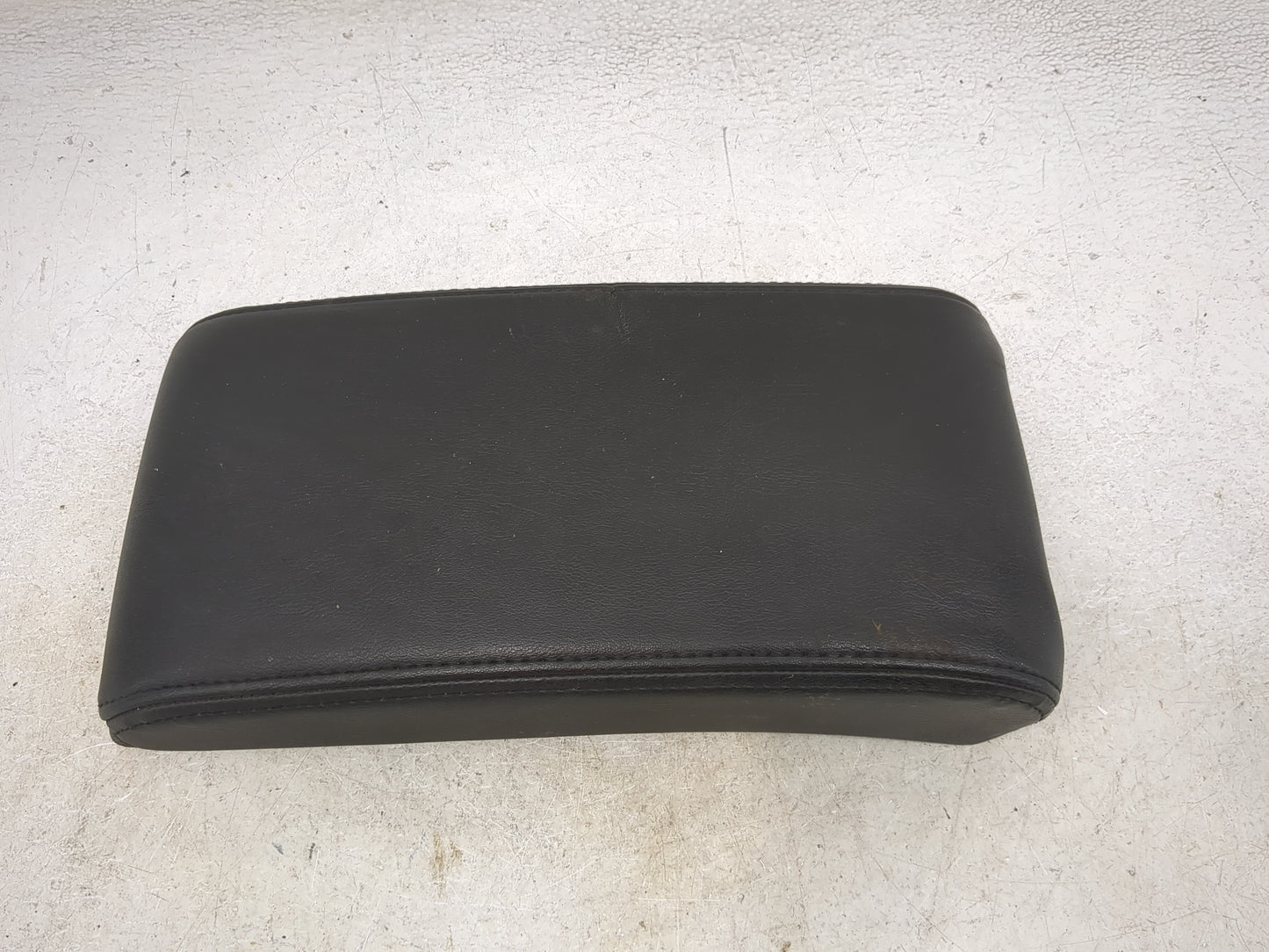 2008-2012 Chevrolet Malibu Center Console Armrest Cover Lid Fits Fits 2008 2009 2010 2011 2012 OEM Used Auto Parts - Oemused