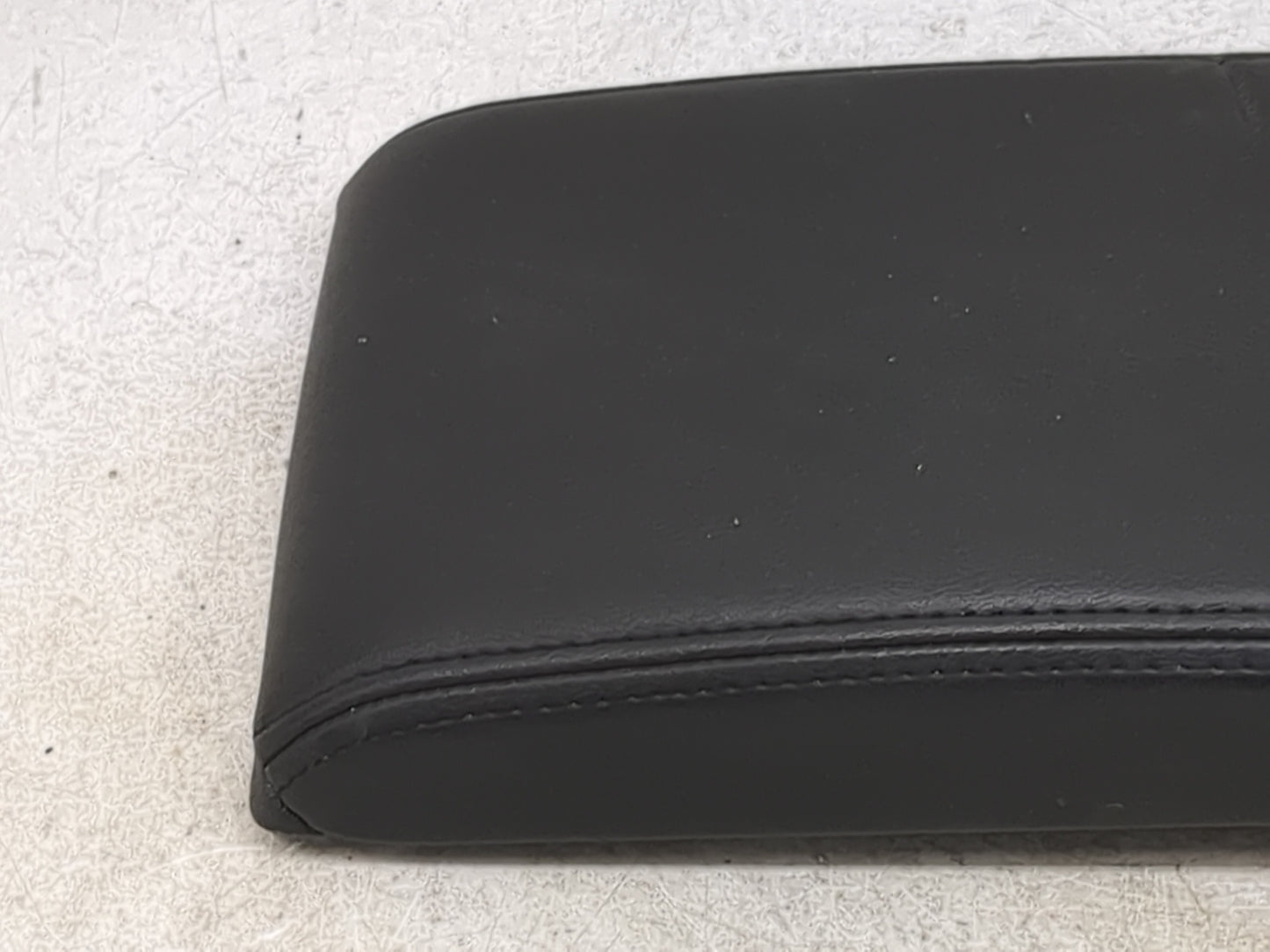 2008-2012 Chevrolet Malibu Center Console Armrest Cover Lid Fits Fits 2008 2009 2010 2011 2012 OEM Used Auto Parts - Oemused