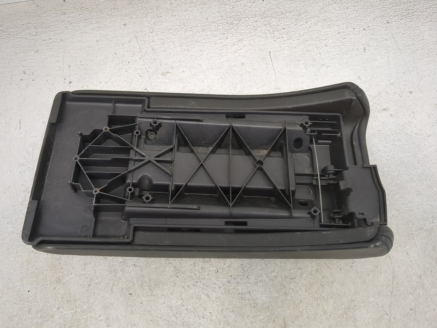 2008-2012 Chevrolet Malibu Center Console Armrest Cover Lid Fits Fits 2008 2009 2010 2011 2012 OEM Used Auto Parts - Oemused