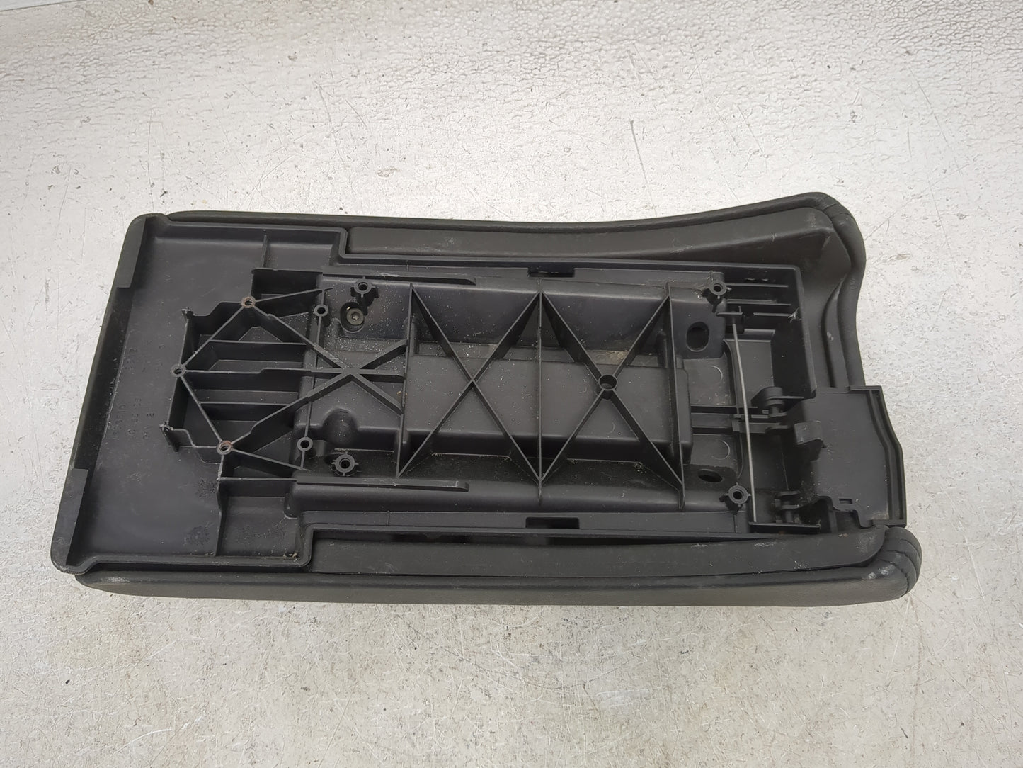 2008-2012 Chevrolet Malibu Center Console Armrest Cover Lid Fits Fits 2008 2009 2010 2011 2012 OEM Used Auto Parts - Oemused