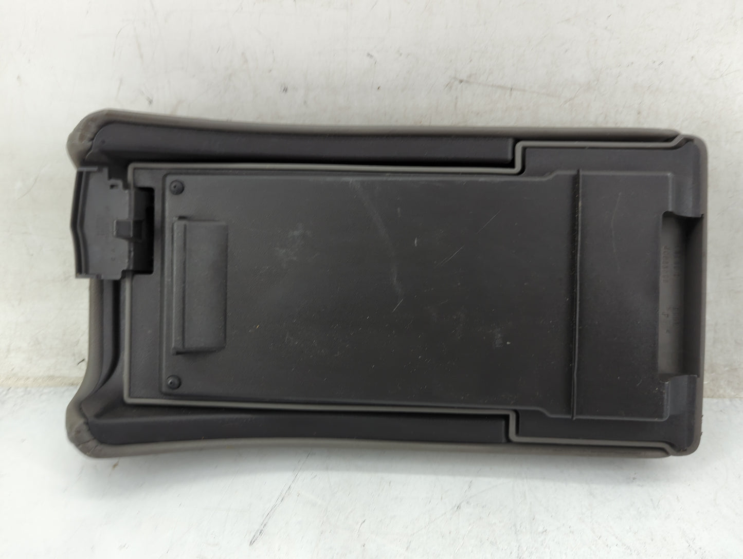 2008-2012 Chevrolet Malibu Center Console Armrest Cover Lid Fits Fits 2008 2009 2010 2011 2012 OEM Used Auto Parts - Oemused