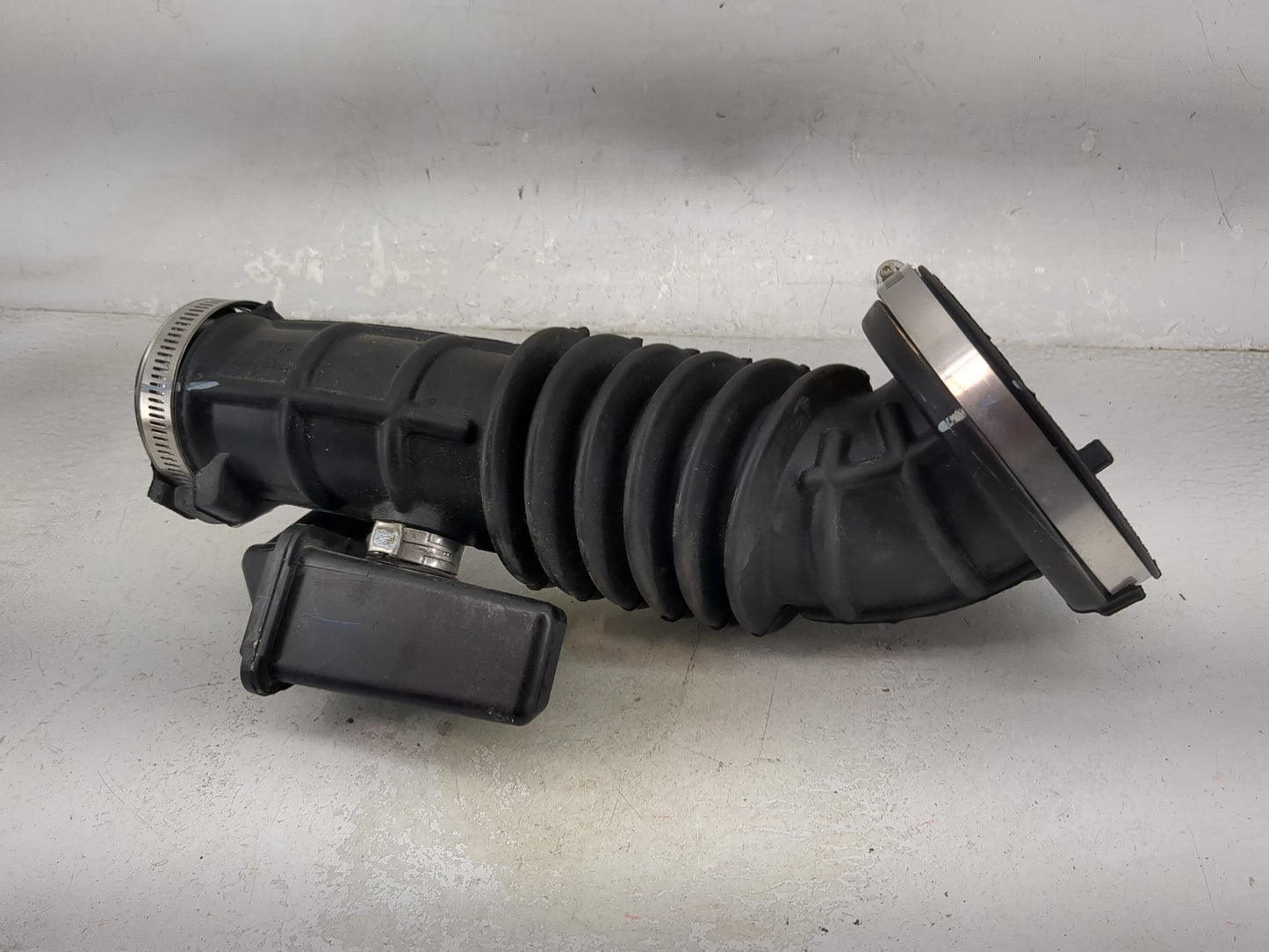Chevrolet Malibu Air Cleaner Intake Duct Hose Tube 1201916 - Oemusedautoparts1.com