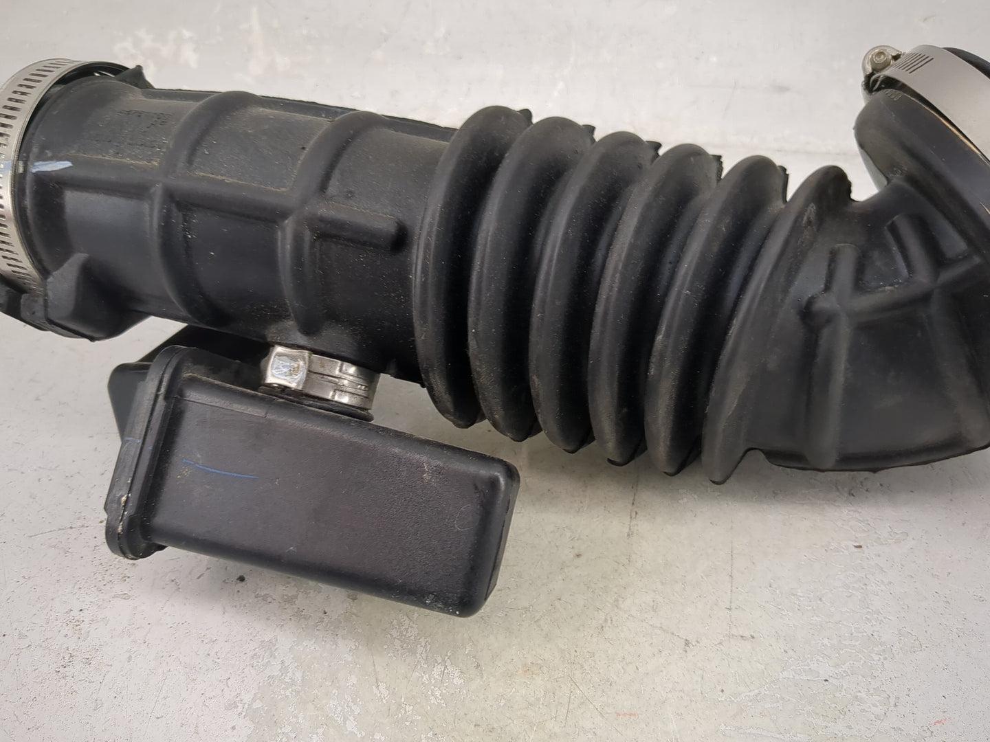 Chevrolet Malibu Air Cleaner Intake Duct Hose Tube 1201916 - Oemusedautoparts1.com