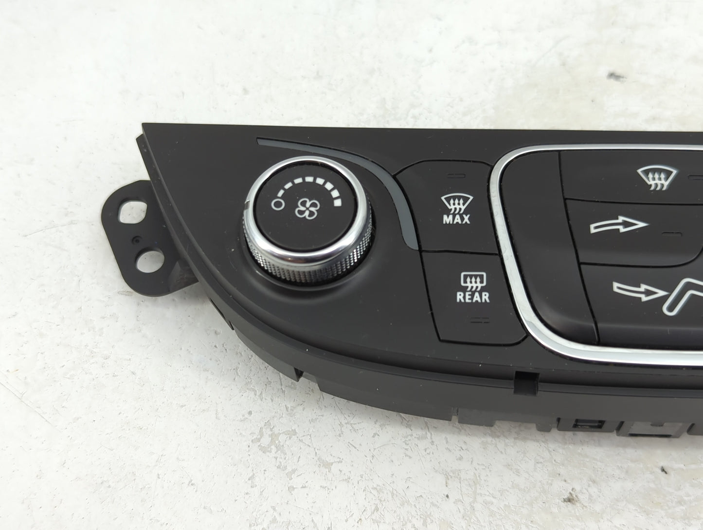2016-2017 Chevrolet Malibu Climate Control Module Temperature AC/Heater Replacement Fits Fits 2016 2017 OEM Used Auto Parts 