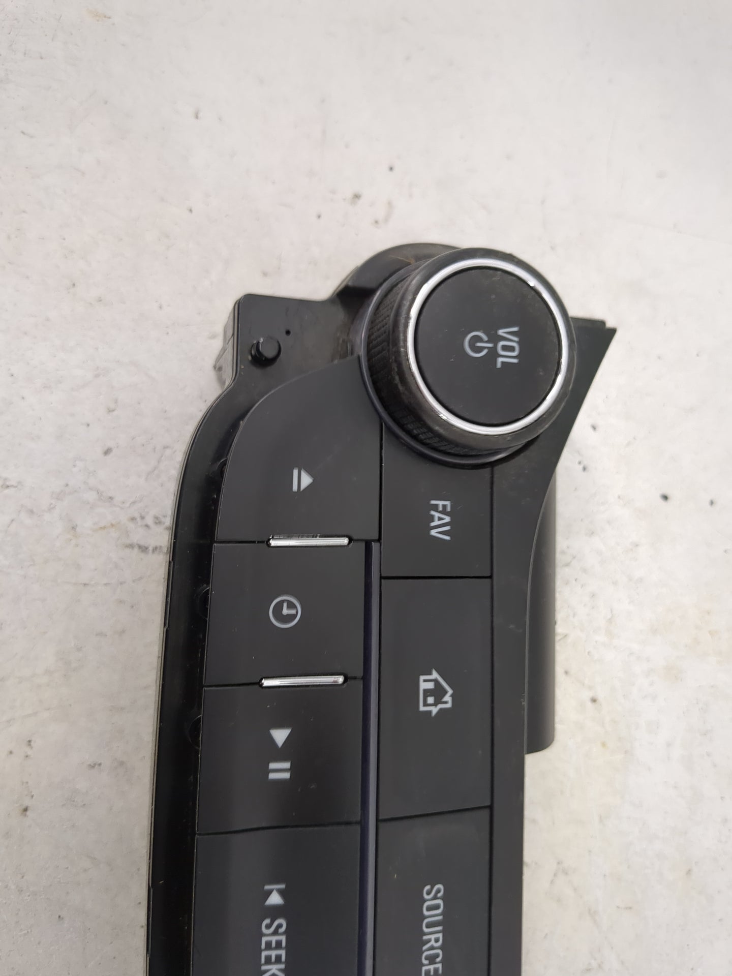2014-2016 Chevrolet Malibu Radio Control Panel 1223776 - Oemusedautoparts1.com
