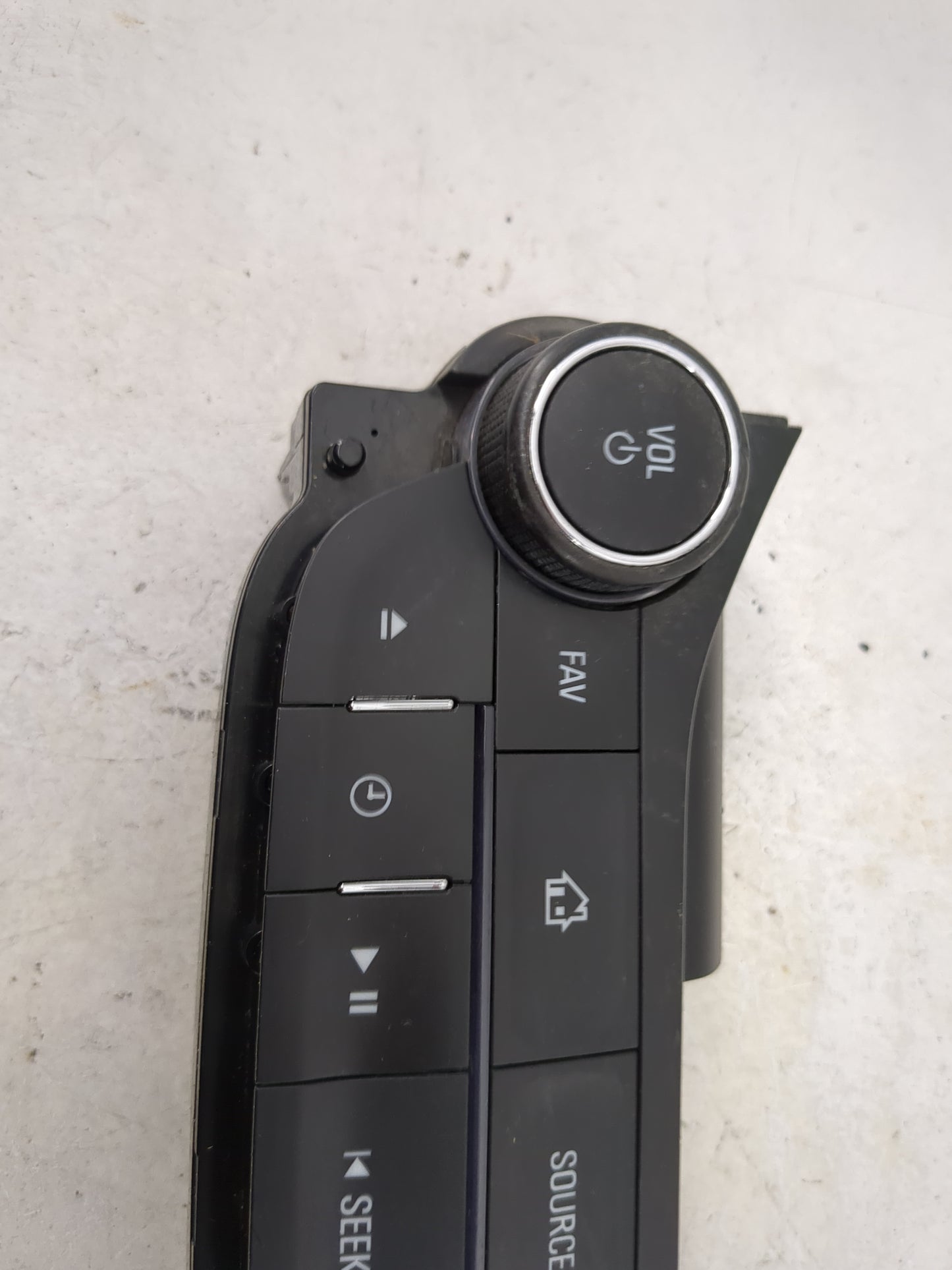 2014-2016 Chevrolet Malibu Radio Control Panel 1223776 - Oemusedautoparts1.com