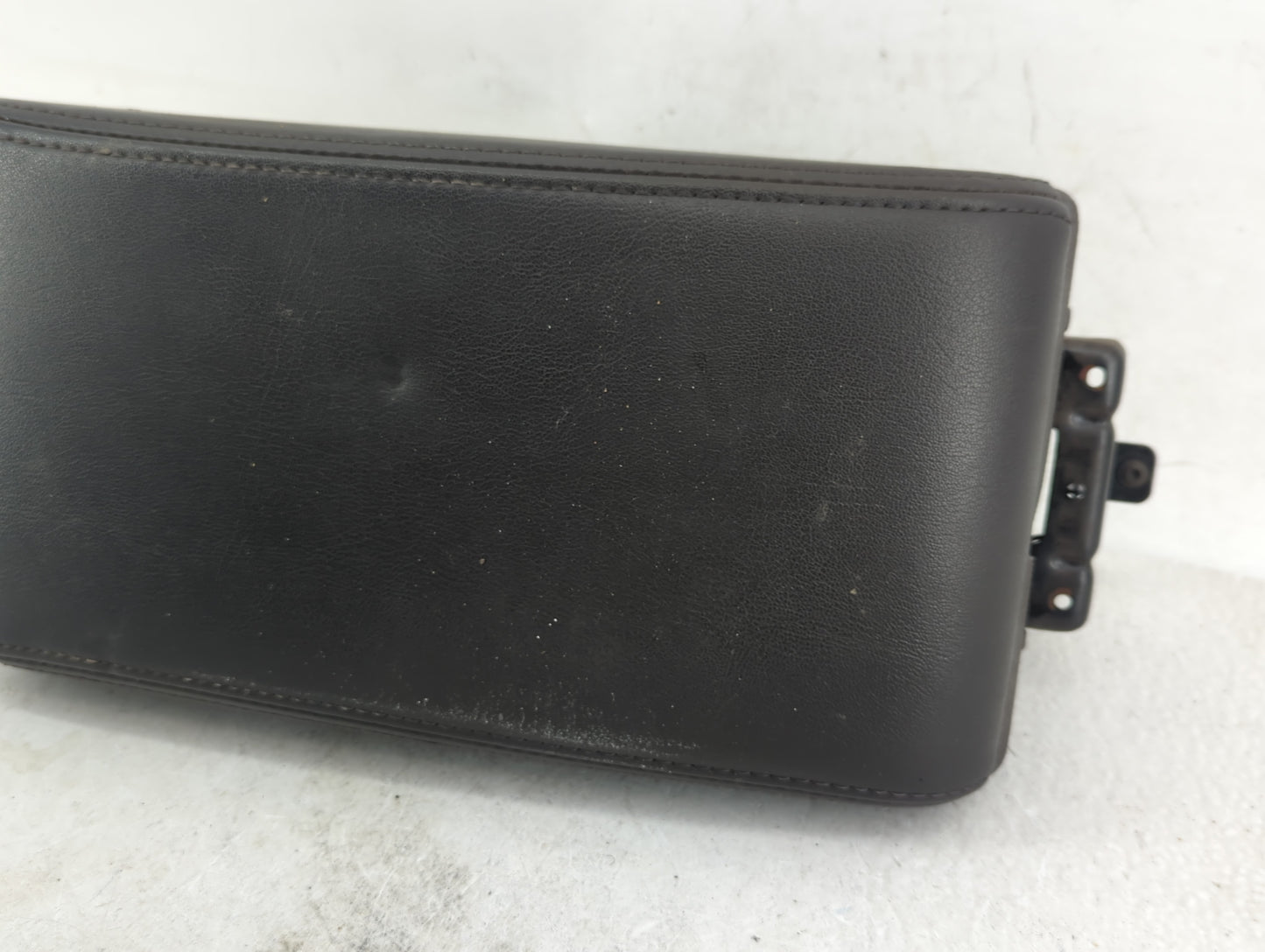 2008-2012 Chevrolet Malibu Center Console Armrest Cover Lid Fits Fits 2008 2009 2010 2011 2012 OEM Used Auto Parts - Oemused