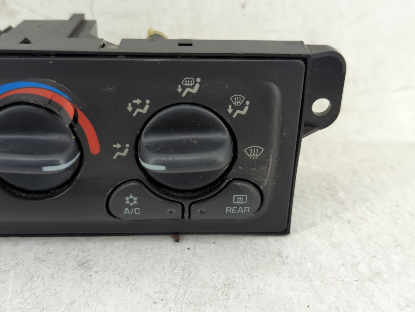 2001-2005 Chevrolet Malibu Climate Control Module Temperature AC/Heater Replacement Fits OEM Used Auto Parts - Oemusedautopa
