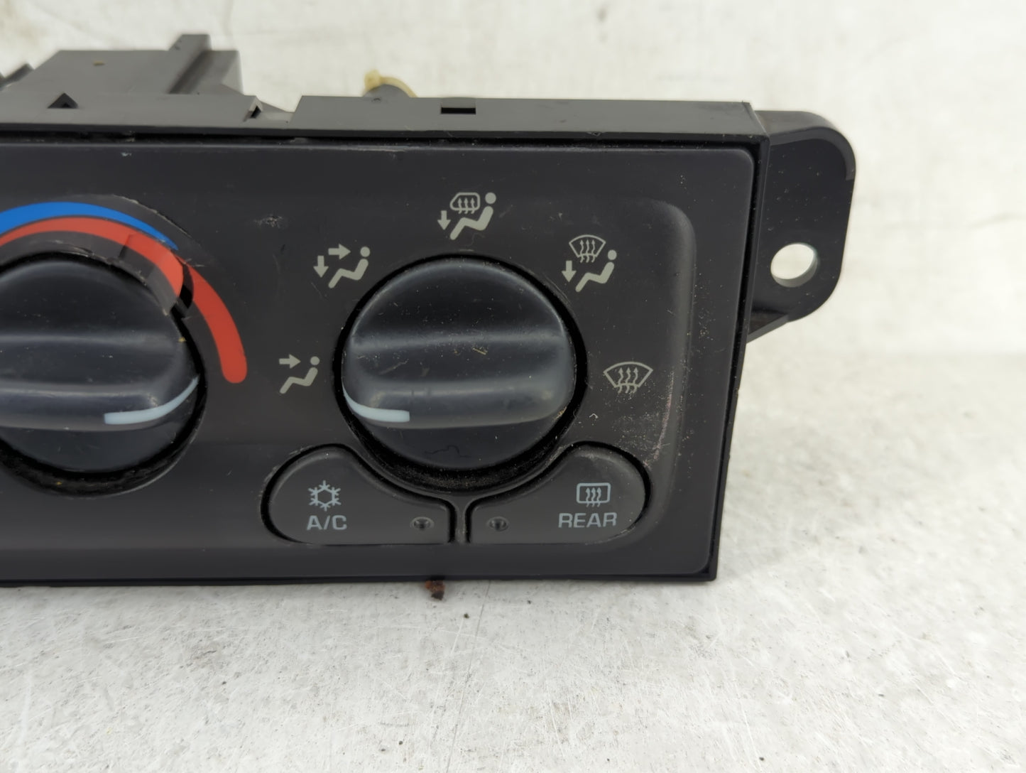 2001-2005 Chevrolet Malibu Climate Control Module Temperature AC/Heater Replacement Fits OEM Used Auto Parts - Oemusedautopa