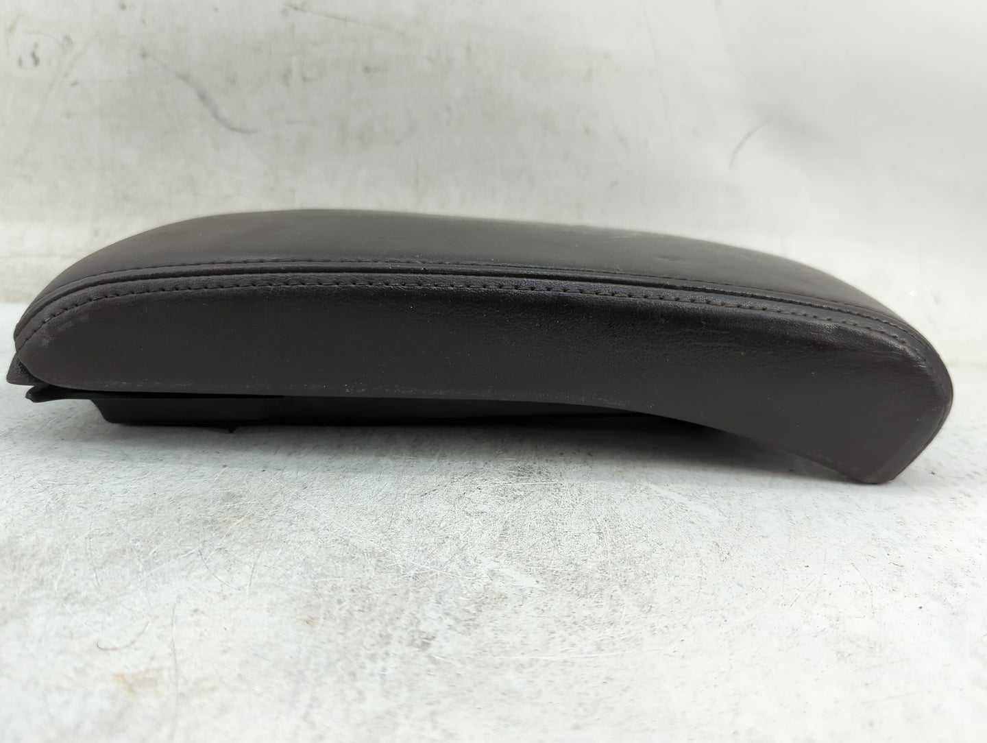 2008-2012 Chevrolet Malibu Center Console Armrest Cover Lid Fits Fits 2008 2009 2010 2011 2012 OEM Used Auto Parts - Oemused