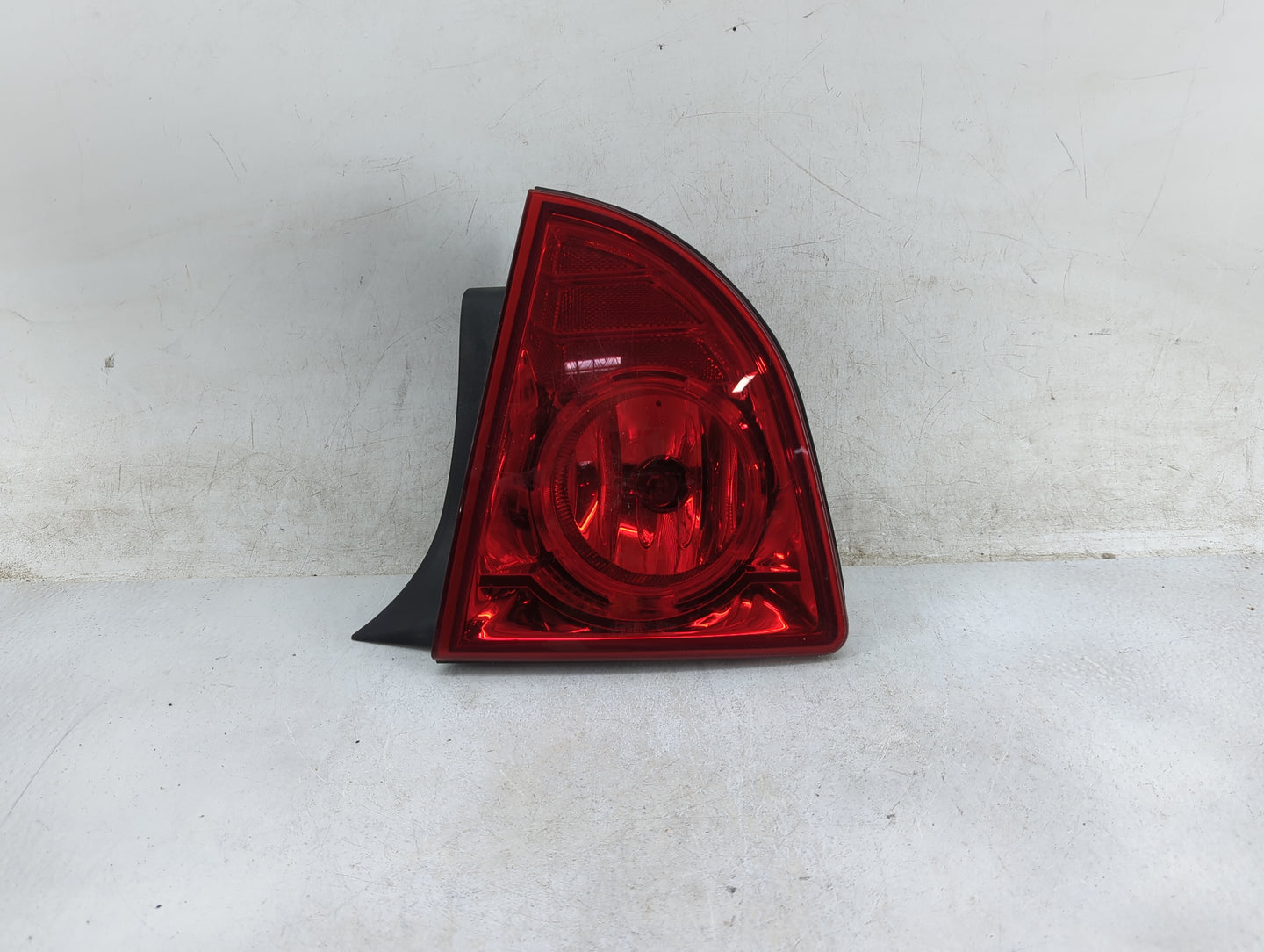 2008-2012 Chevrolet Malibu Tail Light Assembly Passenger Right OEM Fits Fits 2008 2009 2010 2011 2012 OEM Used Auto Parts - 