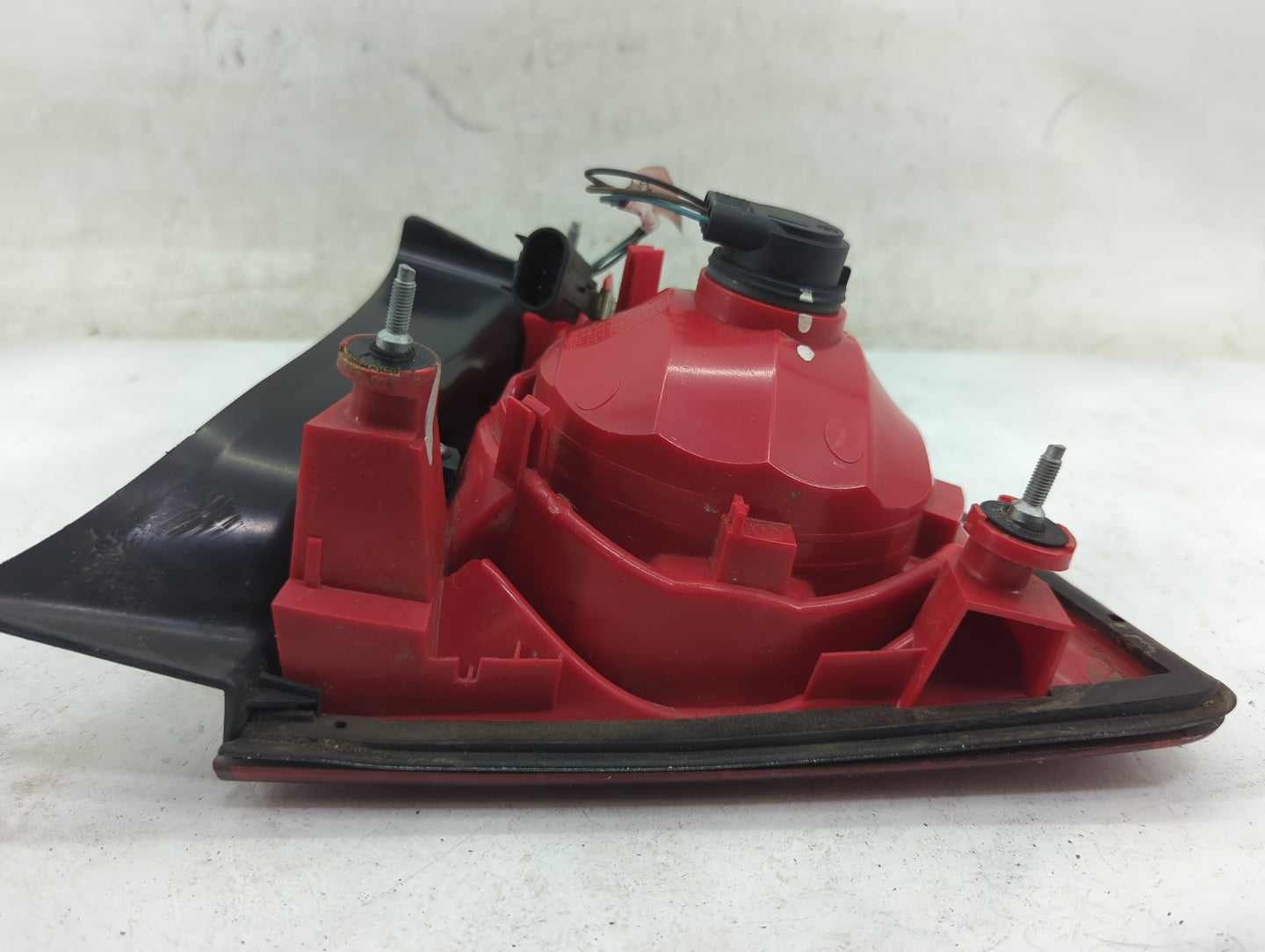 2008-2012 Chevrolet Malibu Tail Light Assembly Driver Left OEM Fits Fits 2008 2009 2010 2011 2012 OEM Used Auto Parts - Oemu