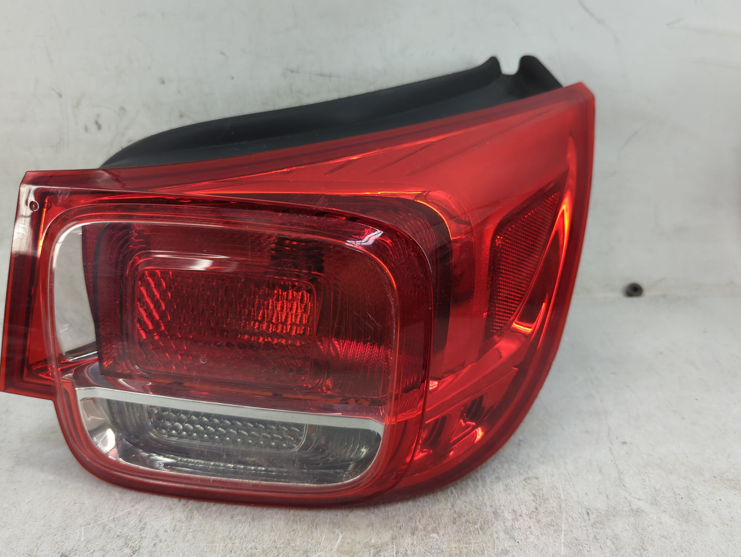2013-2016 Chevrolet Malibu Tail Light Assembly Passenger Right OEM Fits Fits 2013 2014 2015 2016 OEM Used Auto Parts - Oemus