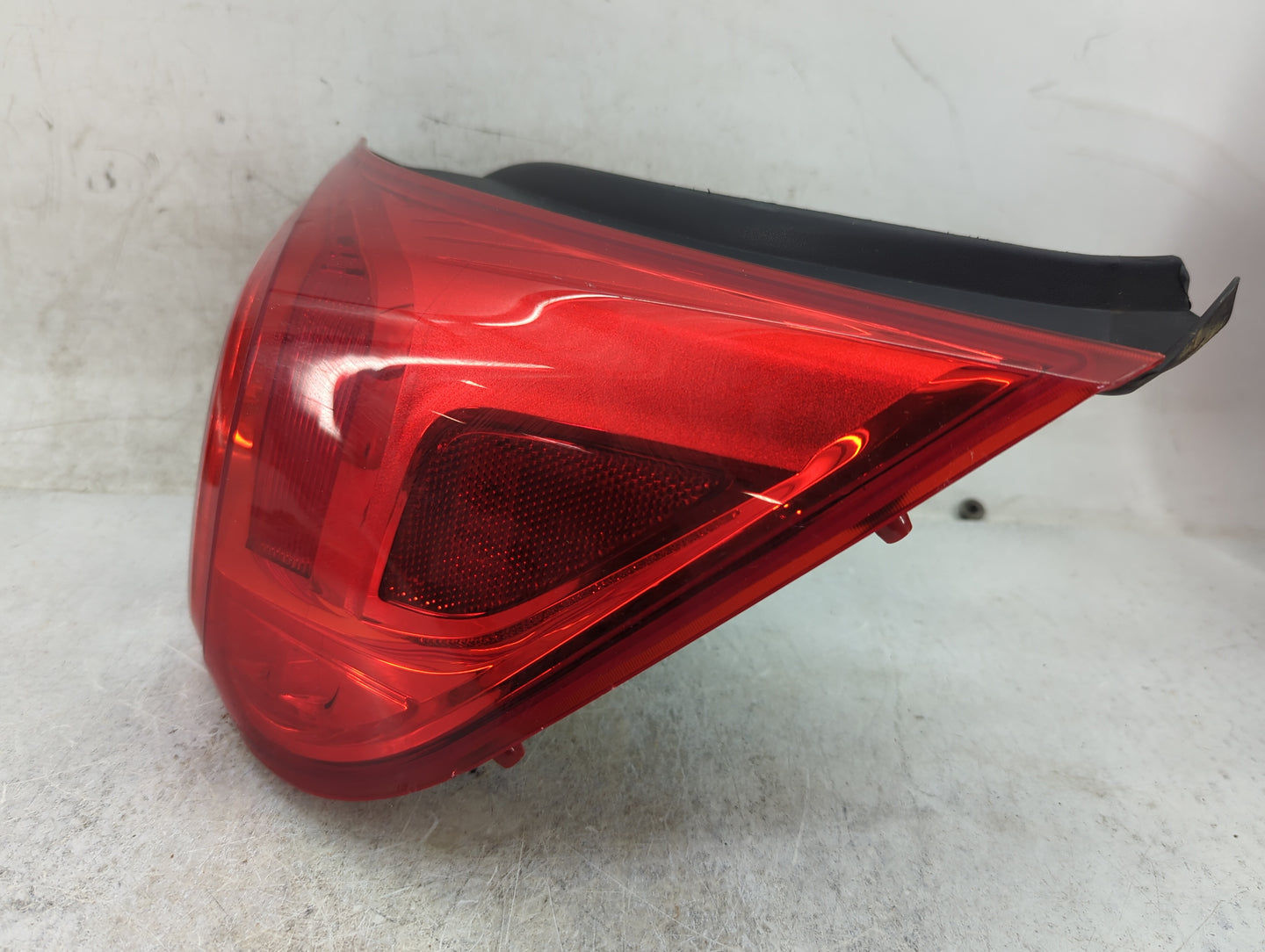 2013-2016 Chevrolet Malibu Tail Light Assembly Passenger Right OEM Fits Fits 2013 2014 2015 2016 OEM Used Auto Parts - Oemus