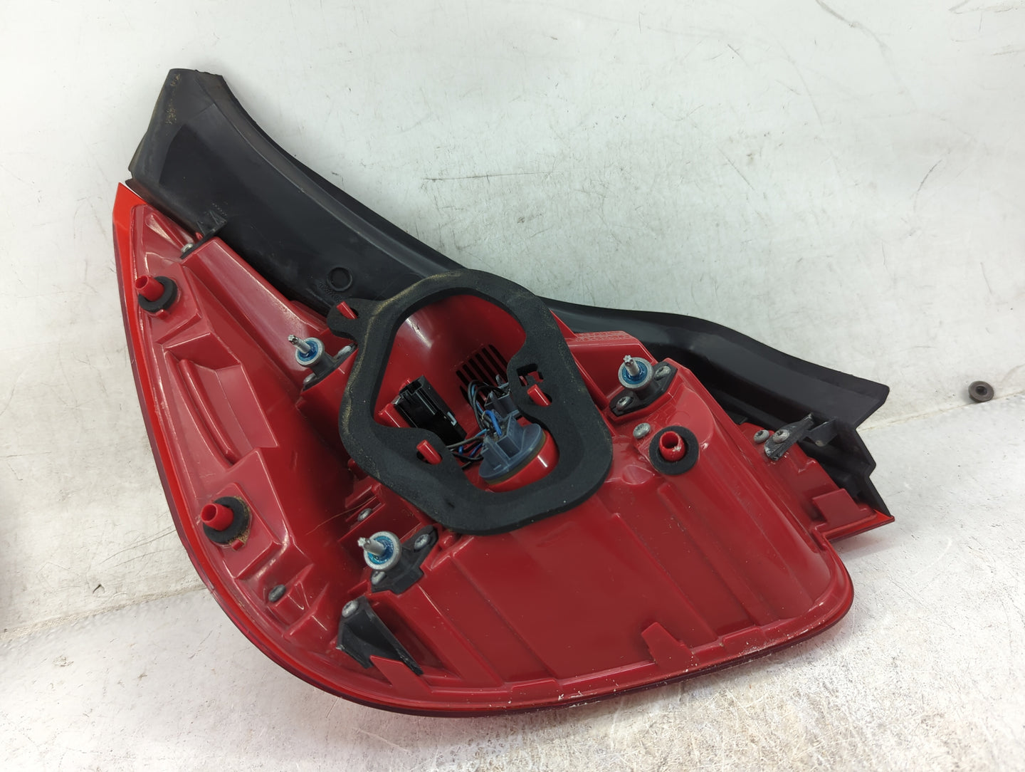 2013-2016 Chevrolet Malibu Tail Light Assembly Passenger Right OEM Fits Fits 2013 2014 2015 2016 OEM Used Auto Parts - Oemus