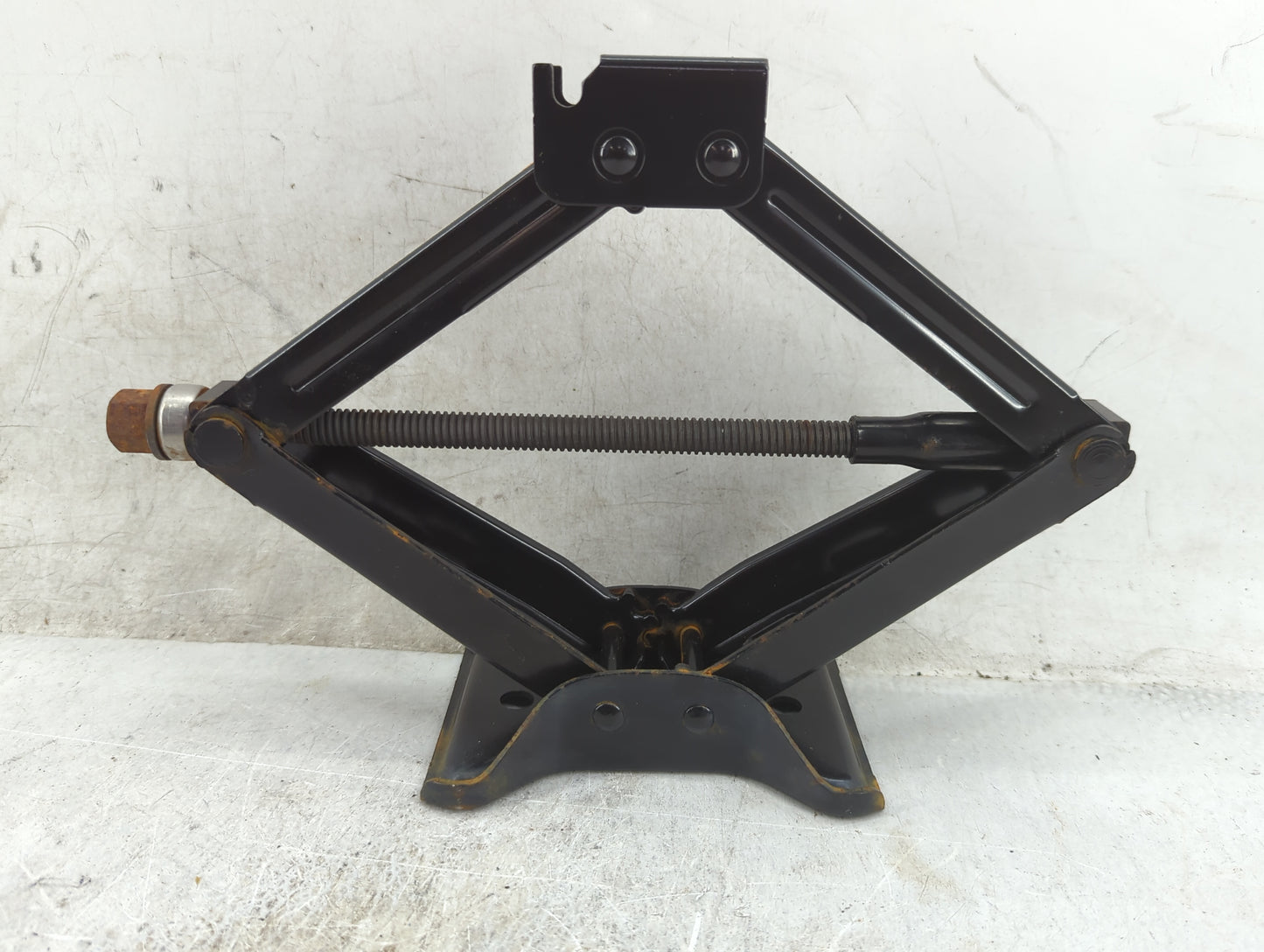 2017 Chevrolet Malibu Spare Scissor Car Jack 5026018 - Oemusedautoparts1.com