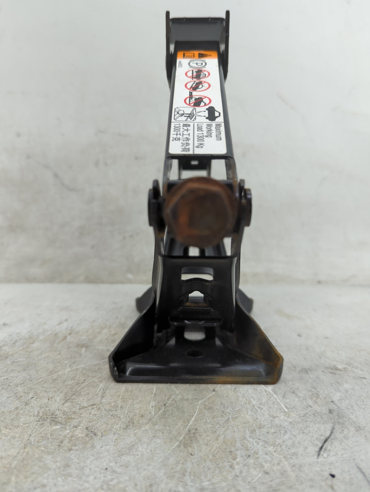 2017 Chevrolet Malibu Spare Scissor Car Jack 5026018 - Oemusedautoparts1.com