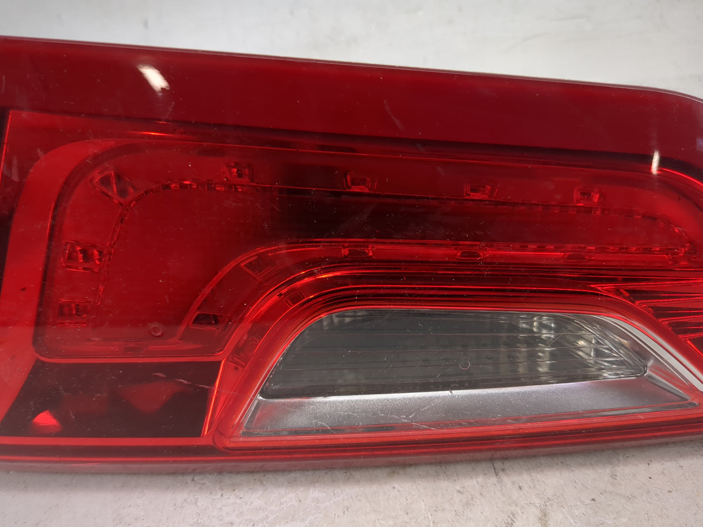 2016 Chevrolet Malibu Passenger Right Side Deck Lid Mounted Tail Light 5026101 - Oemusedautoparts1.com