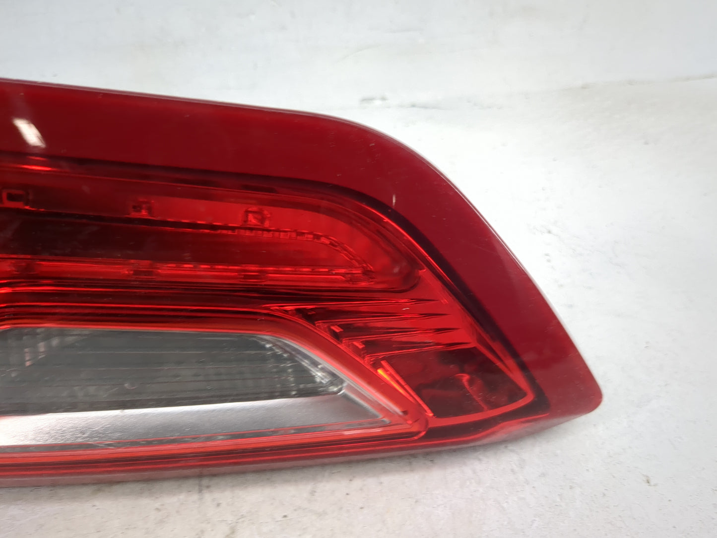 2016 Chevrolet Malibu Passenger Right Side Deck Lid Mounted Tail Light 5026101 - Oemusedautoparts1.com