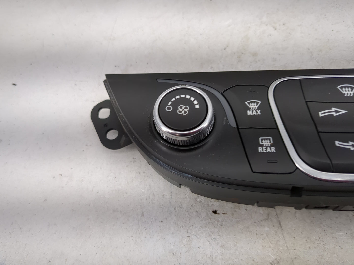 2016-2017 Chevrolet Malibu Climate Control Module Temperature AC/Heater Replacement Fits Fits 2016 2017 OEM Used Auto Parts 