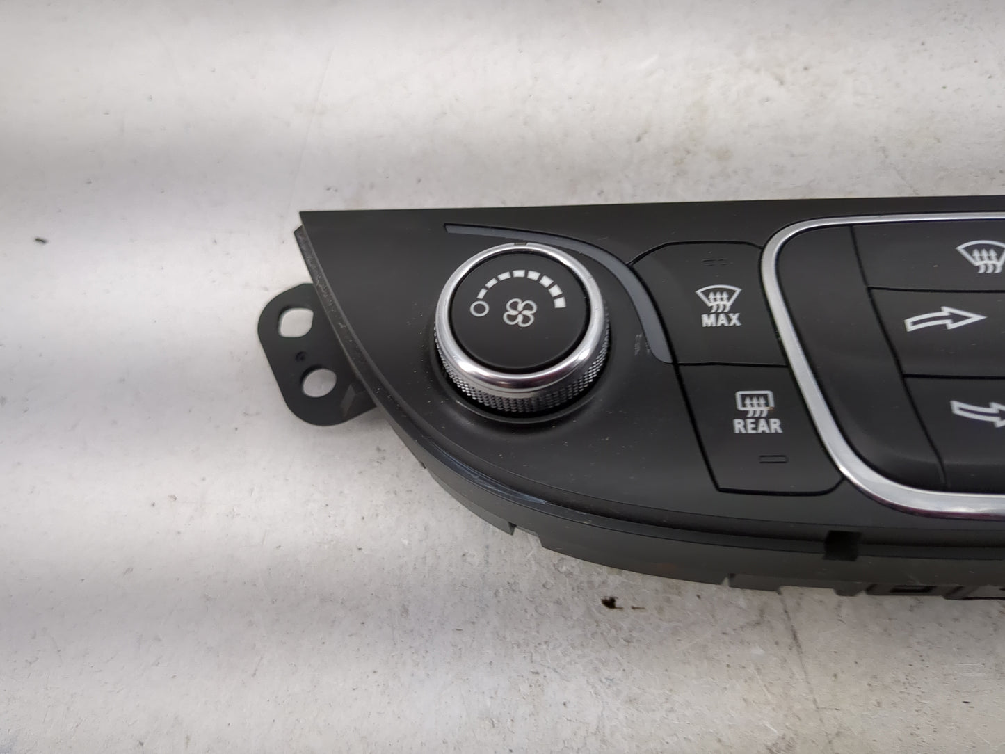 2016-2017 Chevrolet Malibu Climate Control Module Temperature AC/Heater Replacement Fits Fits 2016 2017 OEM Used Auto Parts 