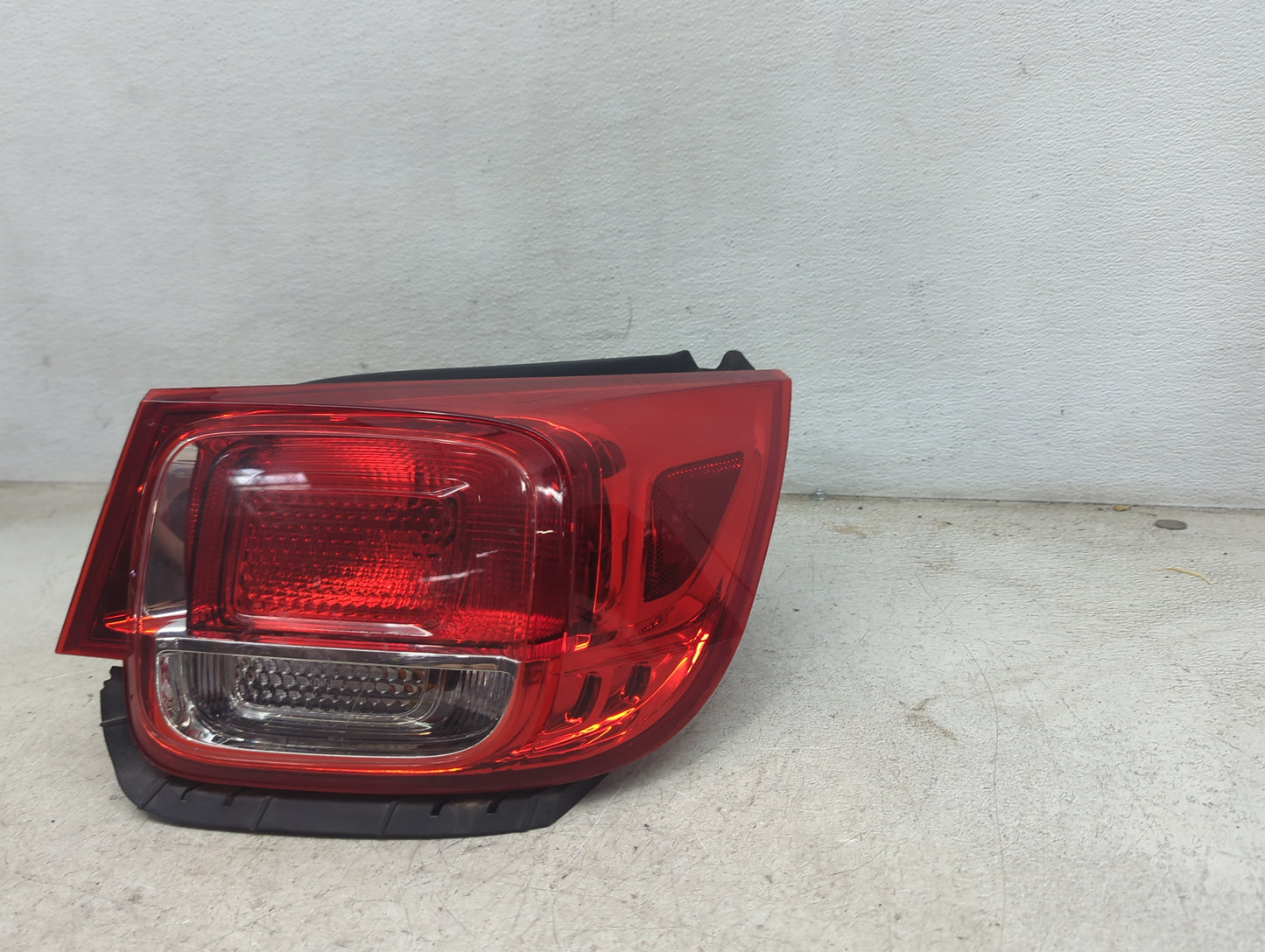 2013-2016 Chevrolet Malibu Tail Light Assembly Passenger Right OEM Fits Fits 2013 2014 2015 2016 OEM Used Auto Parts - Oemus