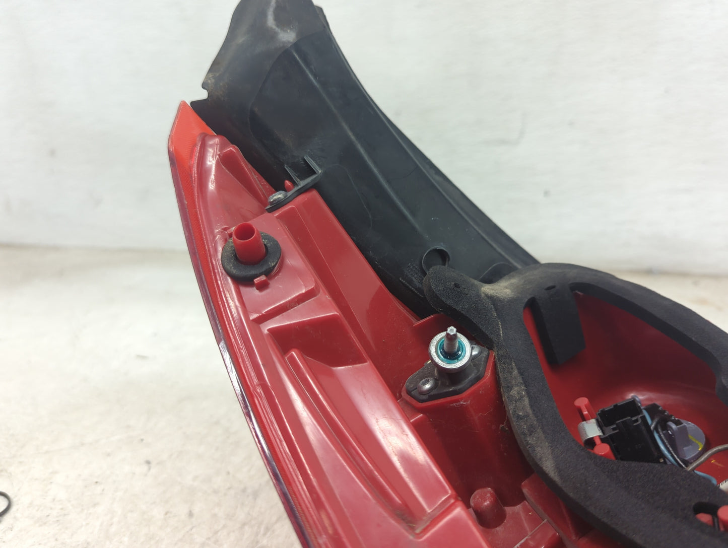 2013-2016 Chevrolet Malibu Tail Light Assembly Passenger Right OEM Fits Fits 2013 2014 2015 2016 OEM Used Auto Parts - Oemus