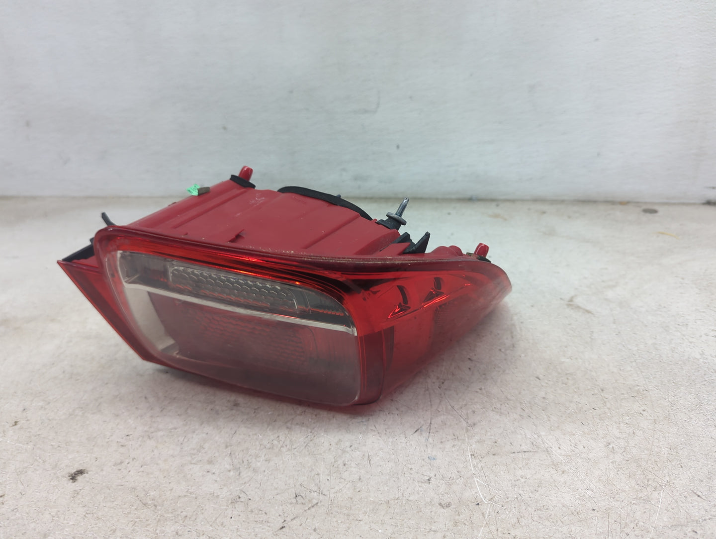 2013-2016 Chevrolet Malibu Tail Light Assembly Driver Left OEM Fits Fits 2013 2014 2015 2016 OEM Used Auto Parts - Oemusedau