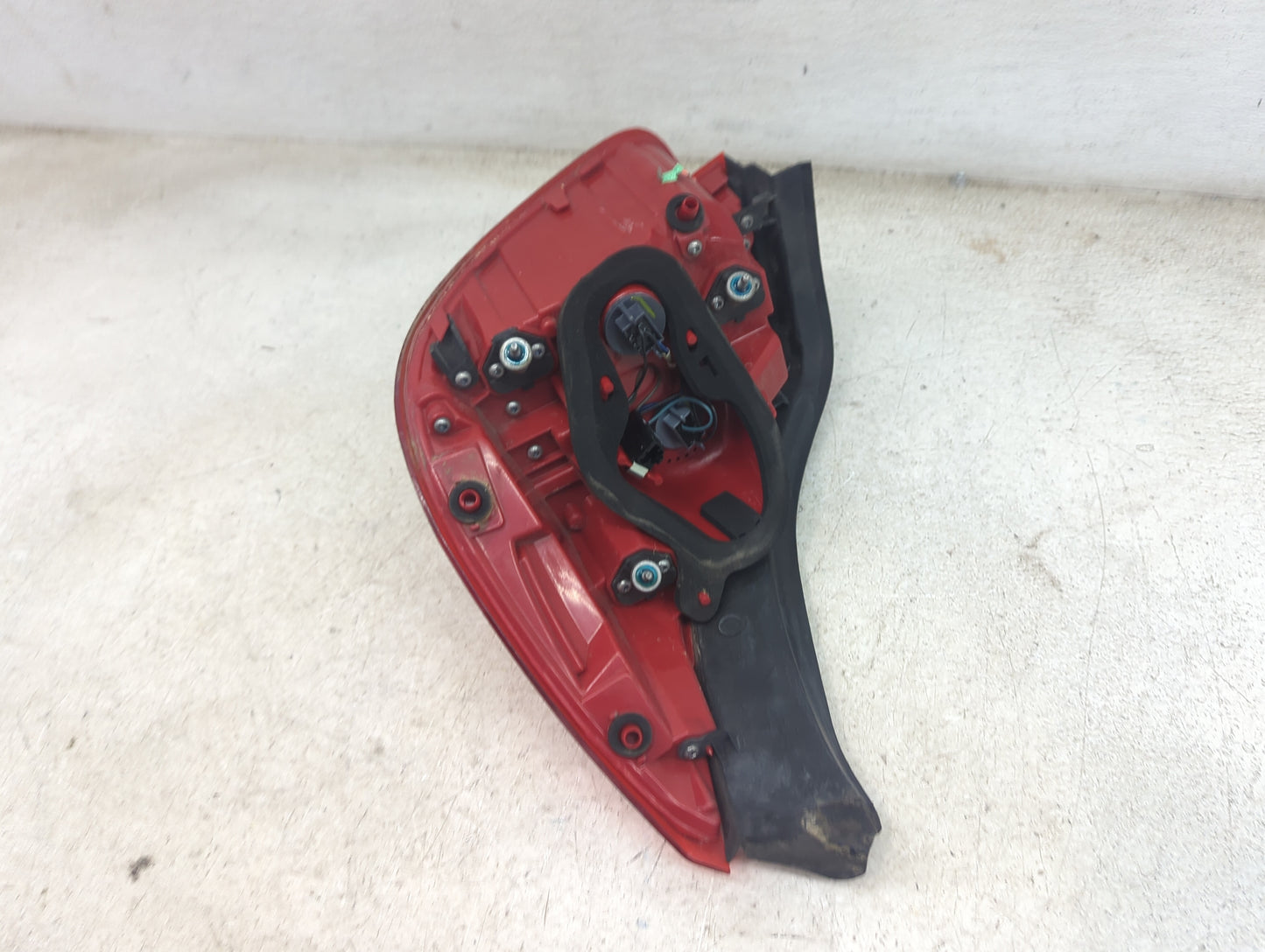 2013-2016 Chevrolet Malibu Tail Light Assembly Driver Left OEM Fits Fits 2013 2014 2015 2016 OEM Used Auto Parts - Oemusedau