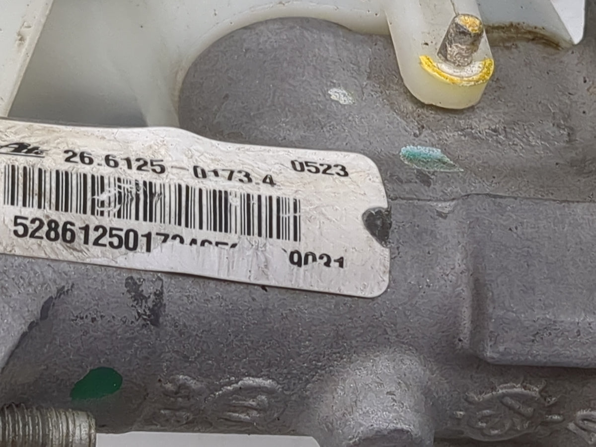 2013-2016 Chevrolet Malibu Brake Master Cylinder 5027959 - Oemusedautoparts1.com