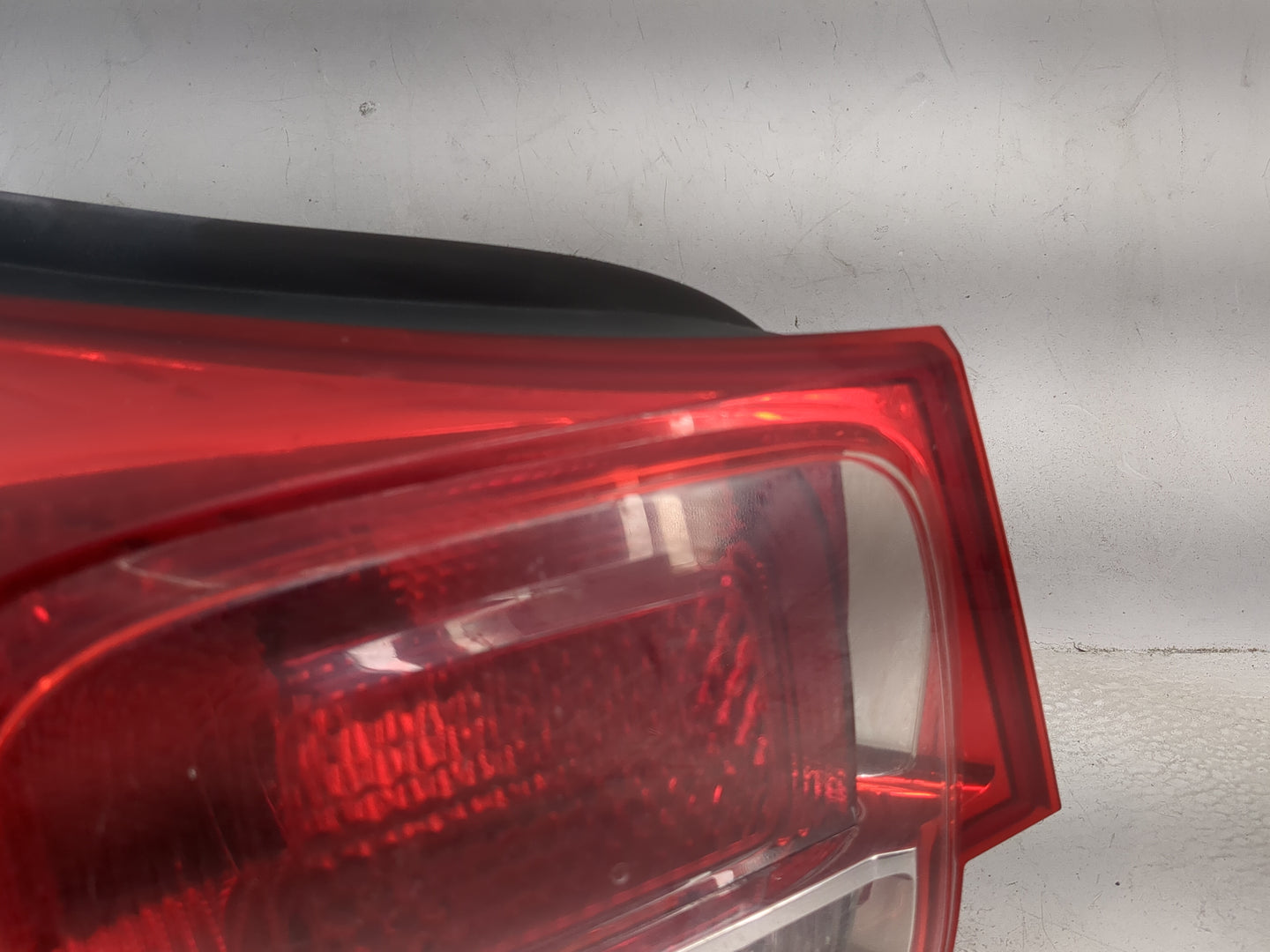 2013-2016 Chevrolet Malibu Tail Light Assembly Driver Left OEM Fits Fits 2013 2014 2015 2016 OEM Used Auto Parts - Oemusedau
