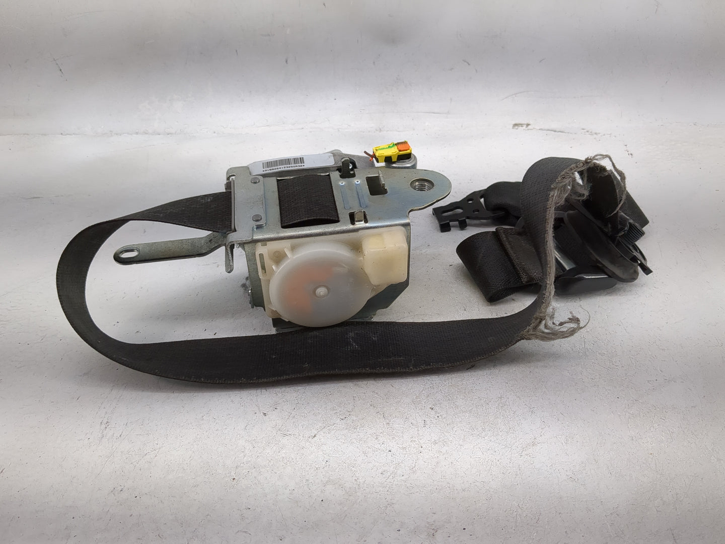 2013-2013 Chevrolet Malibu Drvier Front Seatbelt Retractor 5028184 - Oemusedautoparts1.com