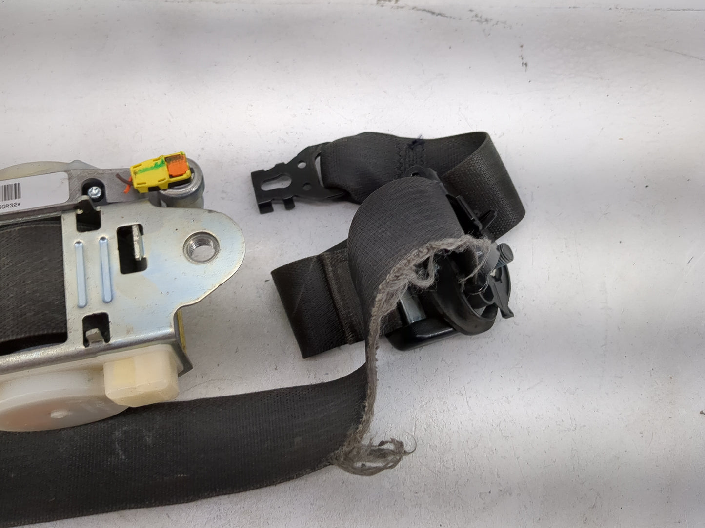 2013-2013 Chevrolet Malibu Drvier Front Seatbelt Retractor 5028184 - Oemusedautoparts1.com