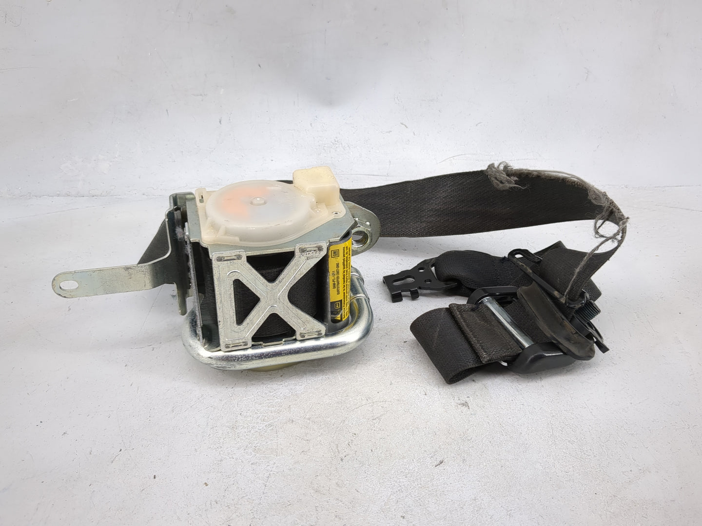 2013-2013 Chevrolet Malibu Drvier Front Seatbelt Retractor 5028184 - Oemusedautoparts1.com