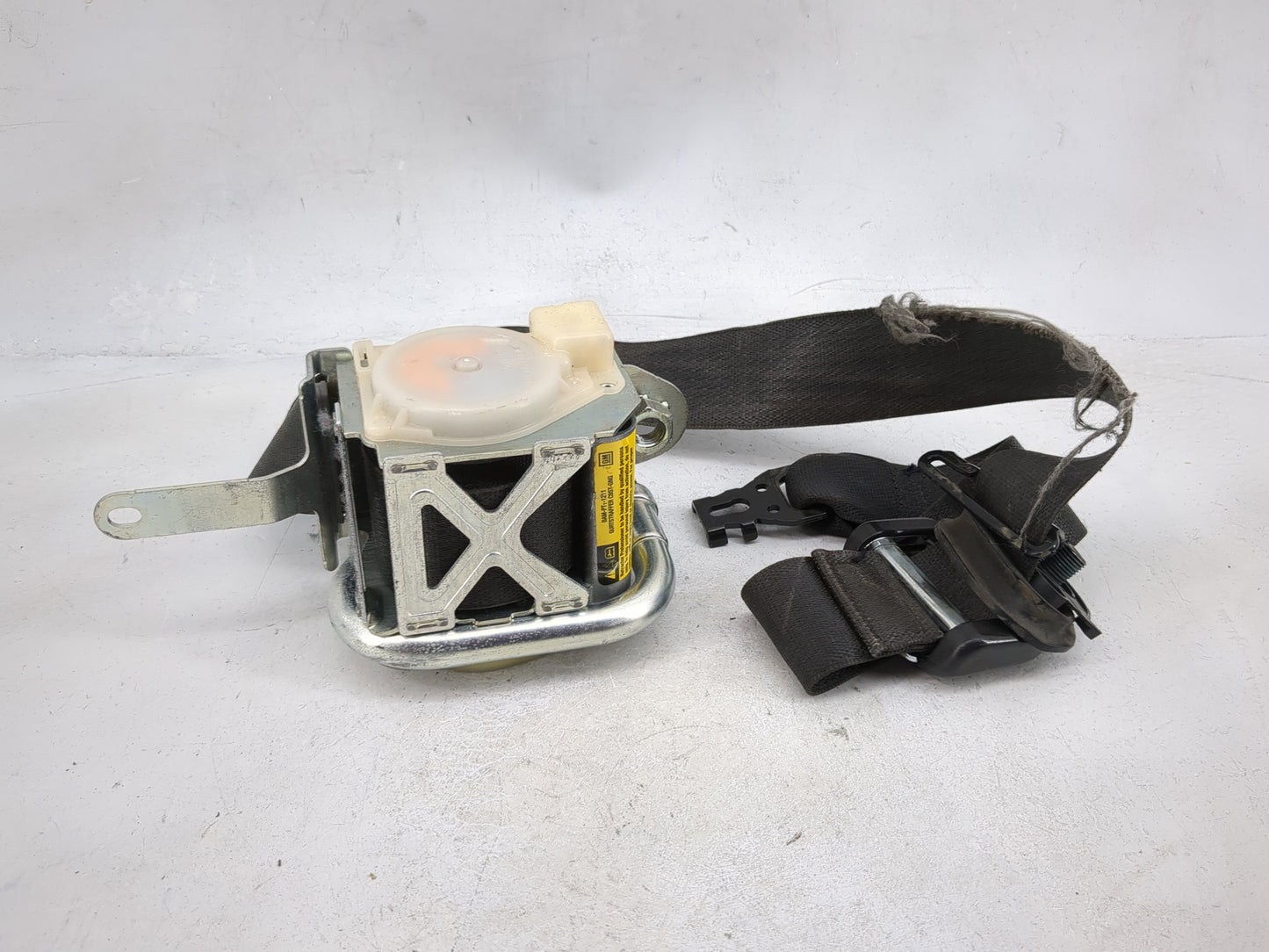 2013-2013 Chevrolet Malibu Drvier Front Seatbelt Retractor 5028184 - Oemusedautoparts1.com