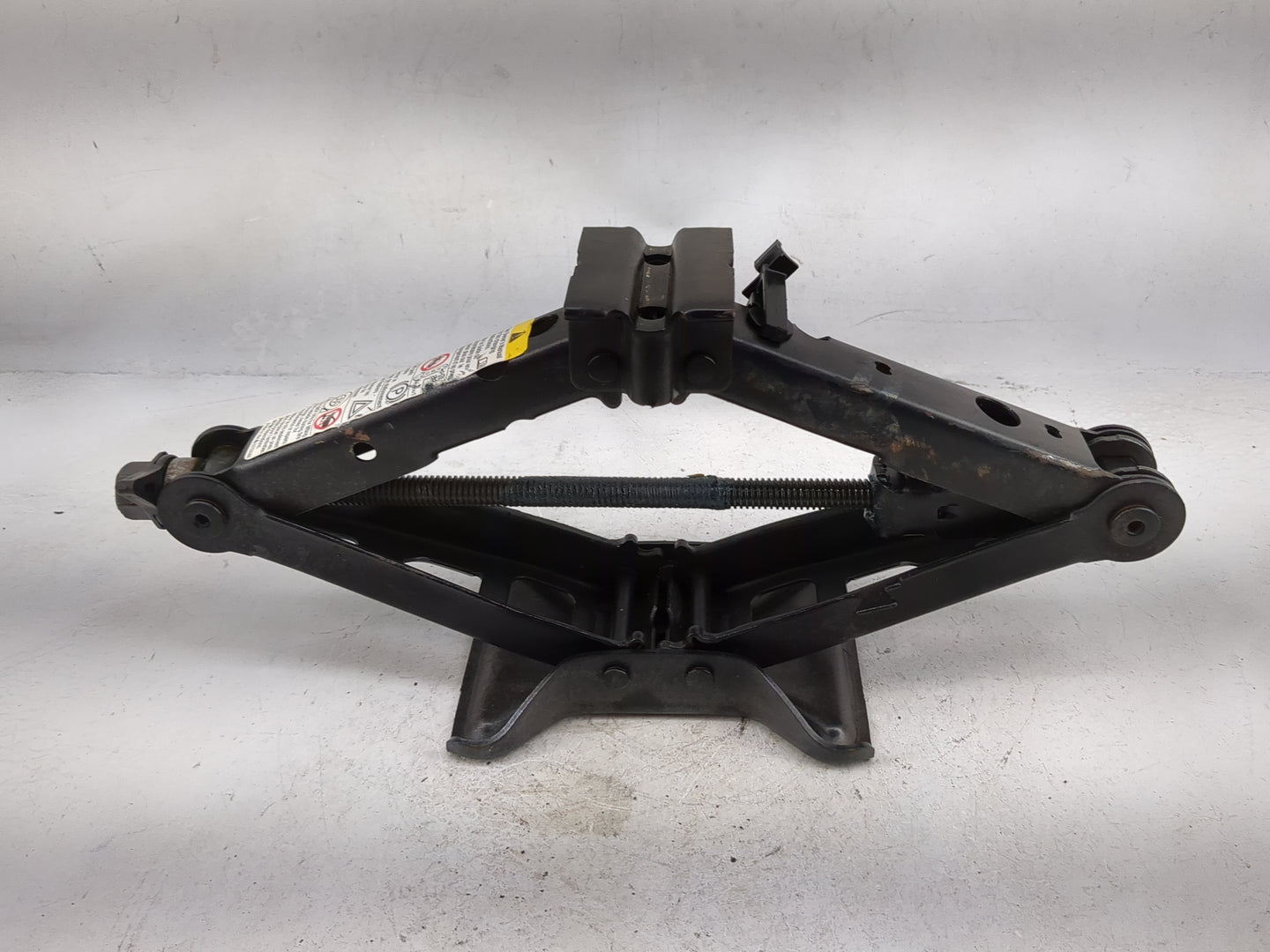 Chevrolet Malibu Spare Scissor Car Jack 5028417 - Oemusedautoparts1.com