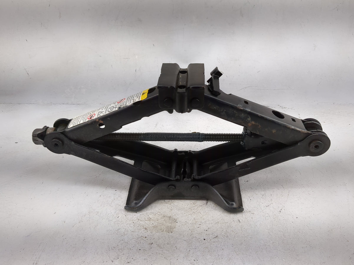 Chevrolet Malibu Spare Scissor Car Jack 5028417 - Oemusedautoparts1.com