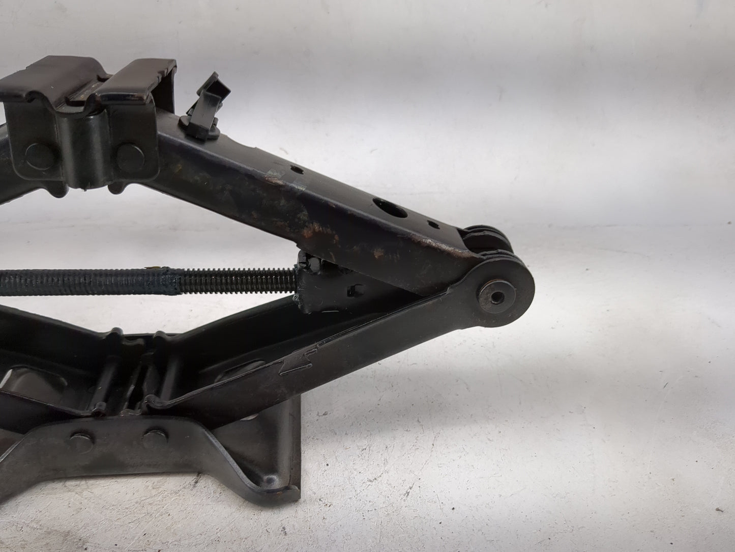 Chevrolet Malibu Spare Scissor Car Jack 5028417 - Oemusedautoparts1.com