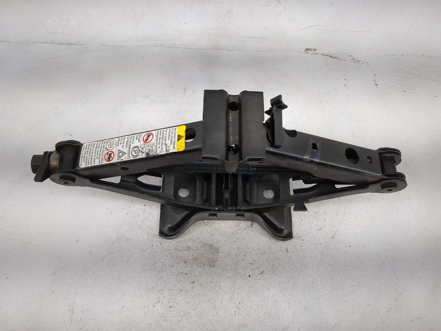 Chevrolet Malibu Spare Scissor Car Jack 5028417 - Oemusedautoparts1.com