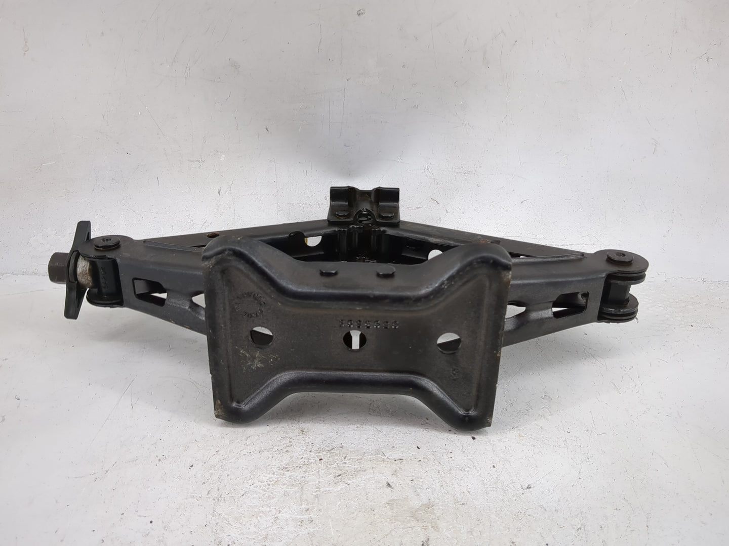 Chevrolet Malibu Spare Scissor Car Jack 5028417 - Oemusedautoparts1.com