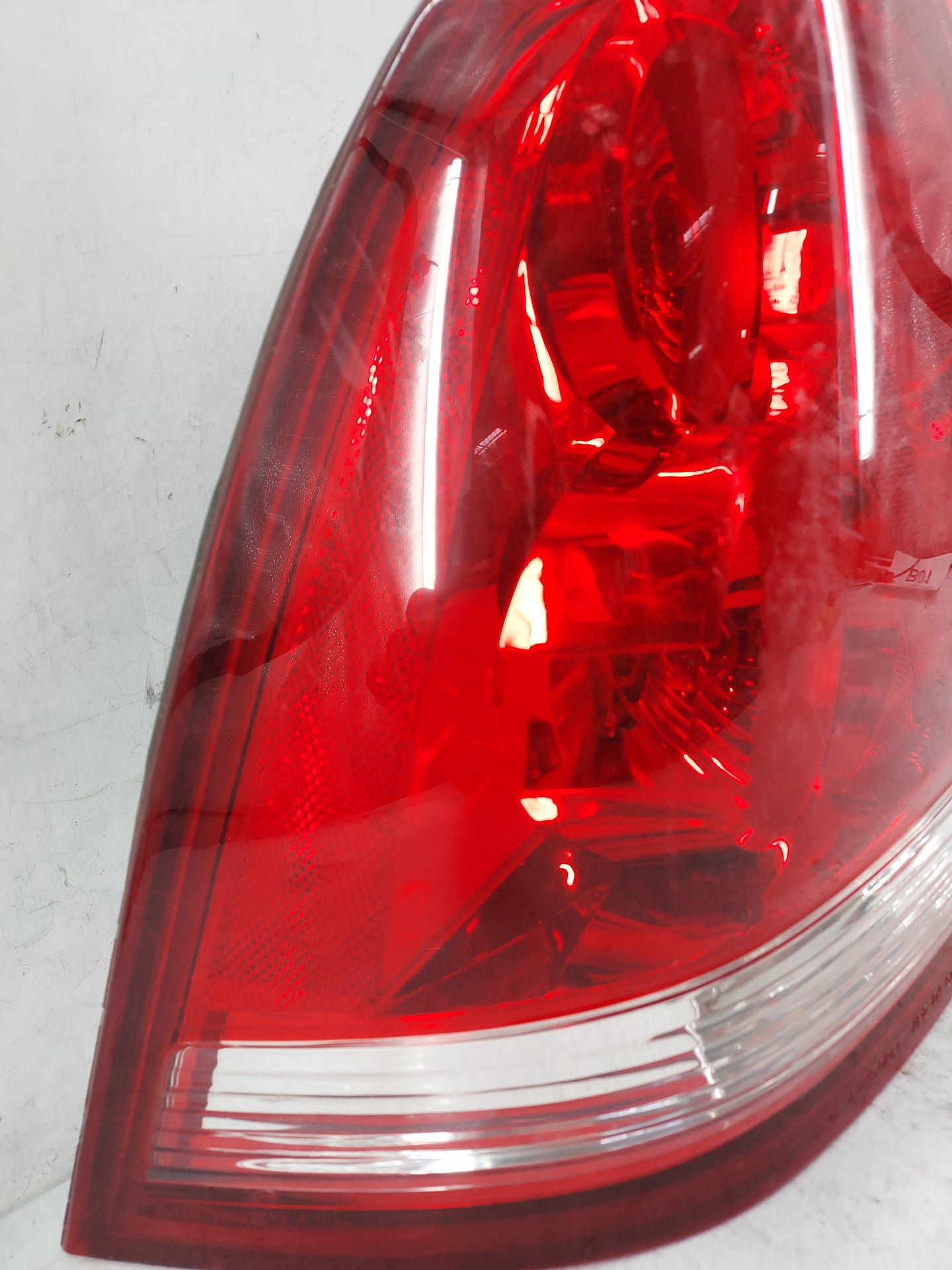 2004-2007 Chevrolet Malibu Tail Light Assembly Driver Left OEM Fits Fits 2004 2005 2006 2007 OEM Used Auto Parts - Oemusedau