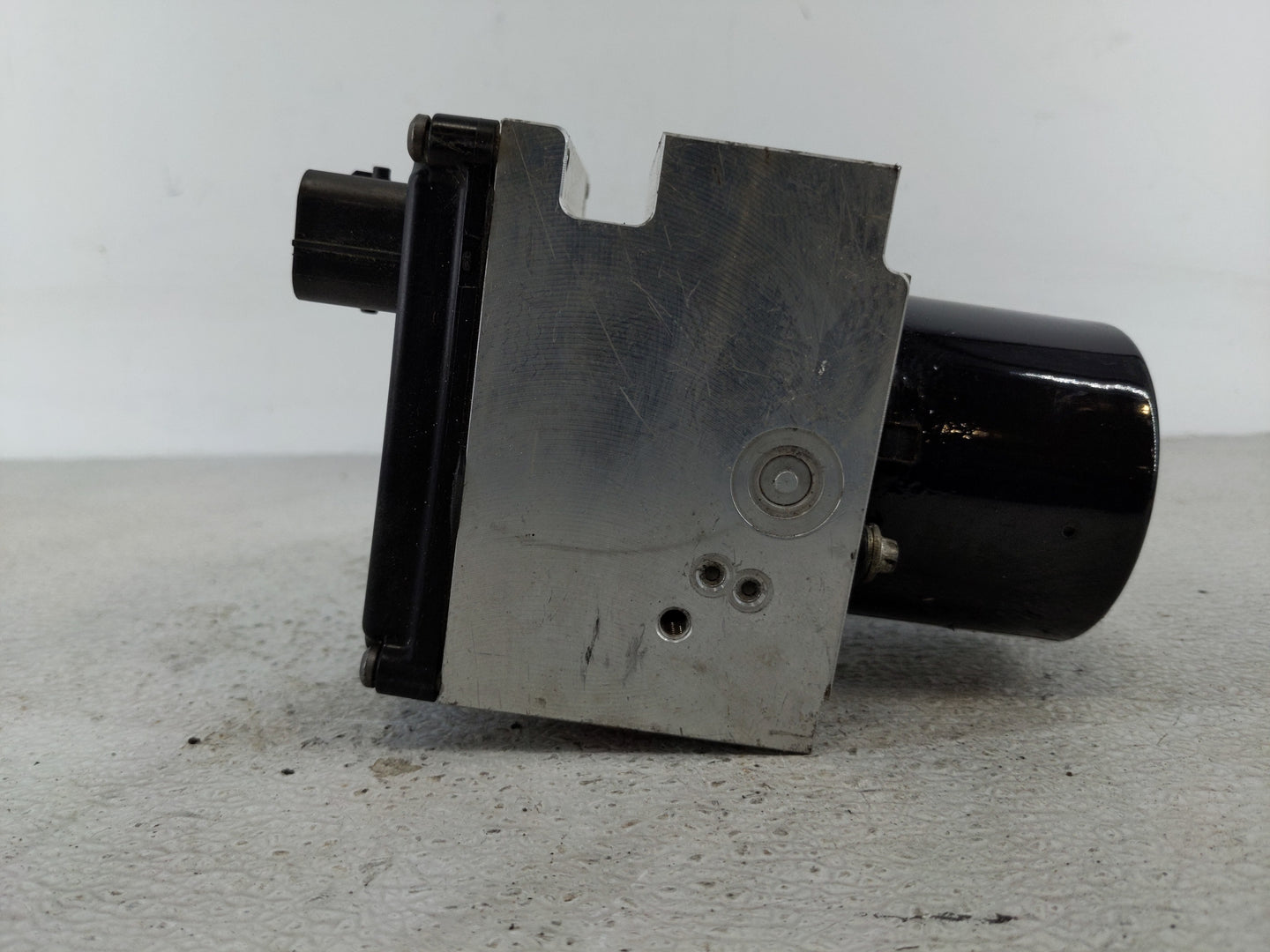 2011 Chevrolet Malibu ABS Pump Control Module Replacement Fits OEM Used Auto Parts - Oemusedautoparts1.com