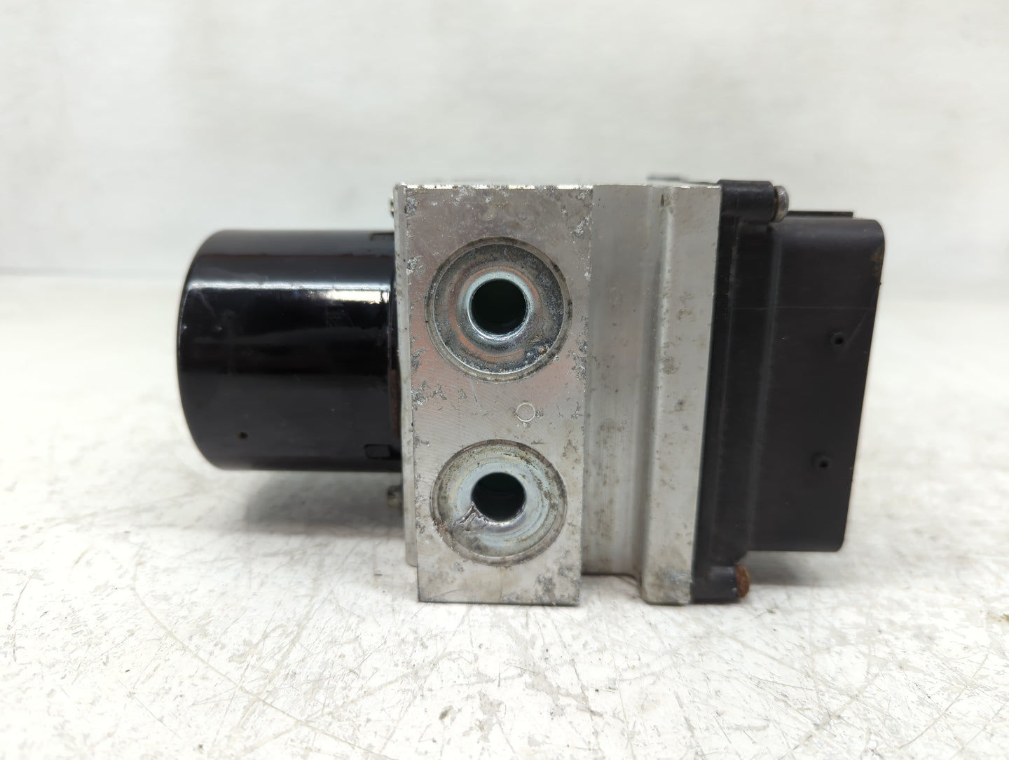 2010 Chevrolet Malibu ABS Pump Control Module Replacement Fits OEM Used Auto Parts - Oemusedautoparts1.com