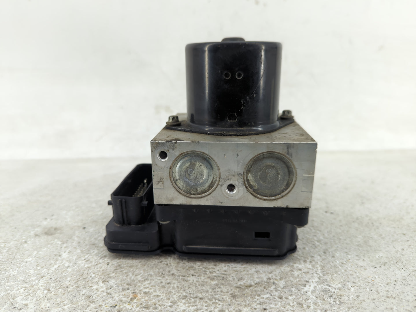 2013-2016 Chevrolet Malibu ABS Pump Control Module Replacement Fits Fits 2012 2013 2014 2015 2016 OEM Used Auto Parts - Oemu